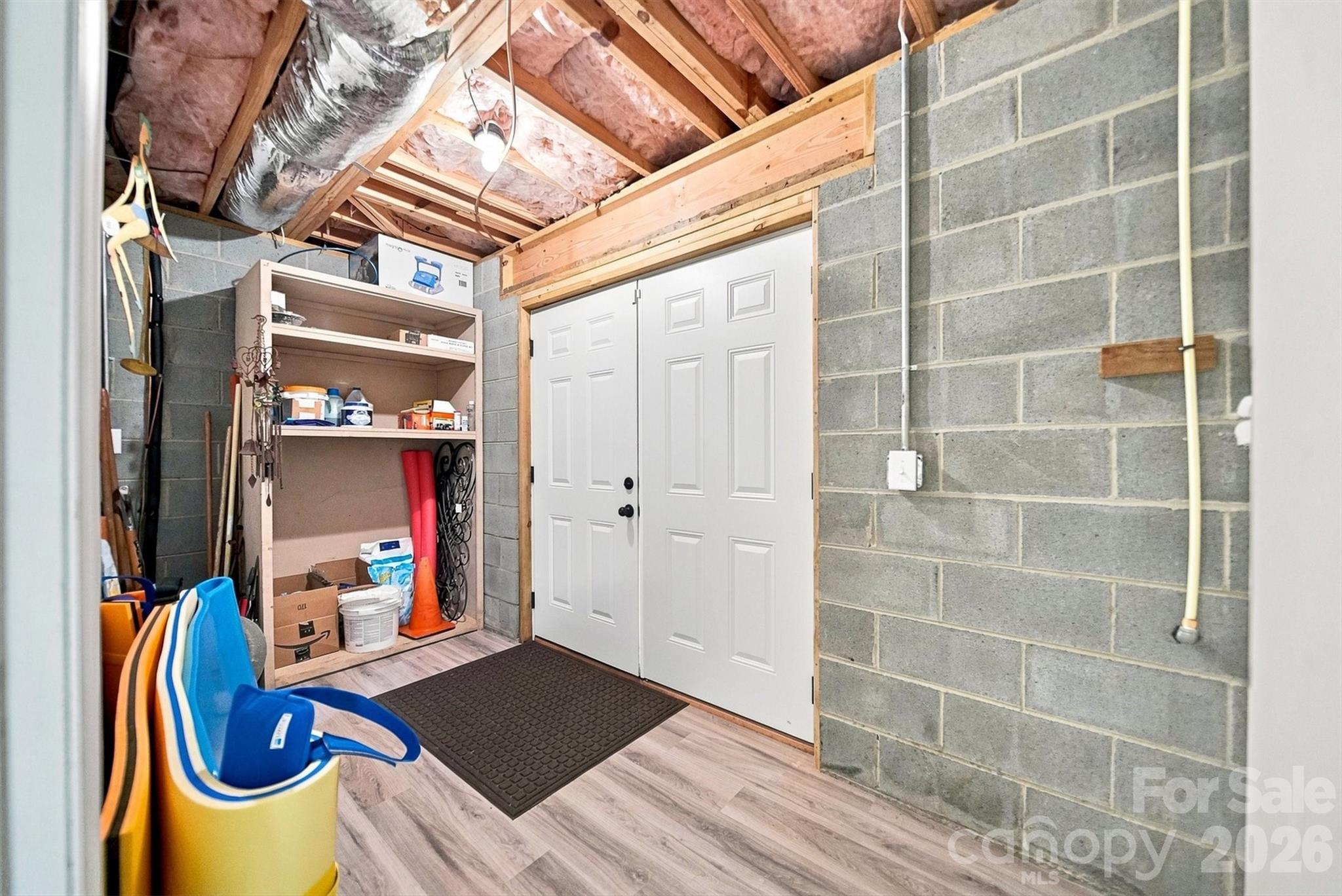 6011 Dockside Drive — Hickory