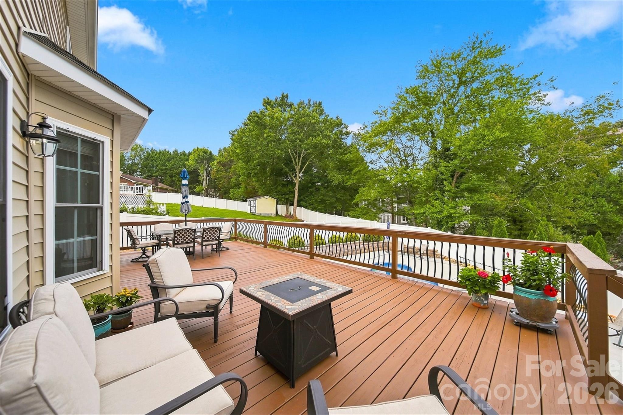 6011 Dockside Drive — Hickory