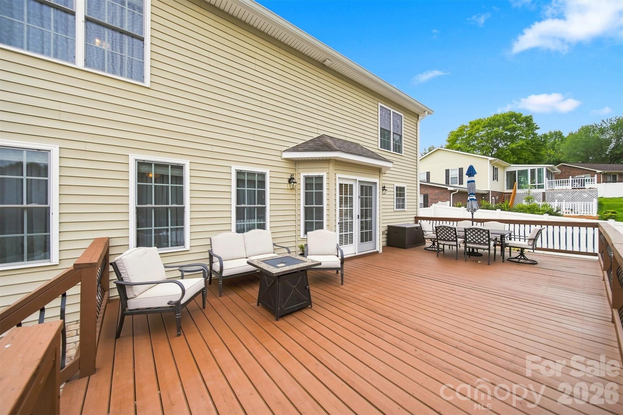 6011 Dockside Drive — Hickory