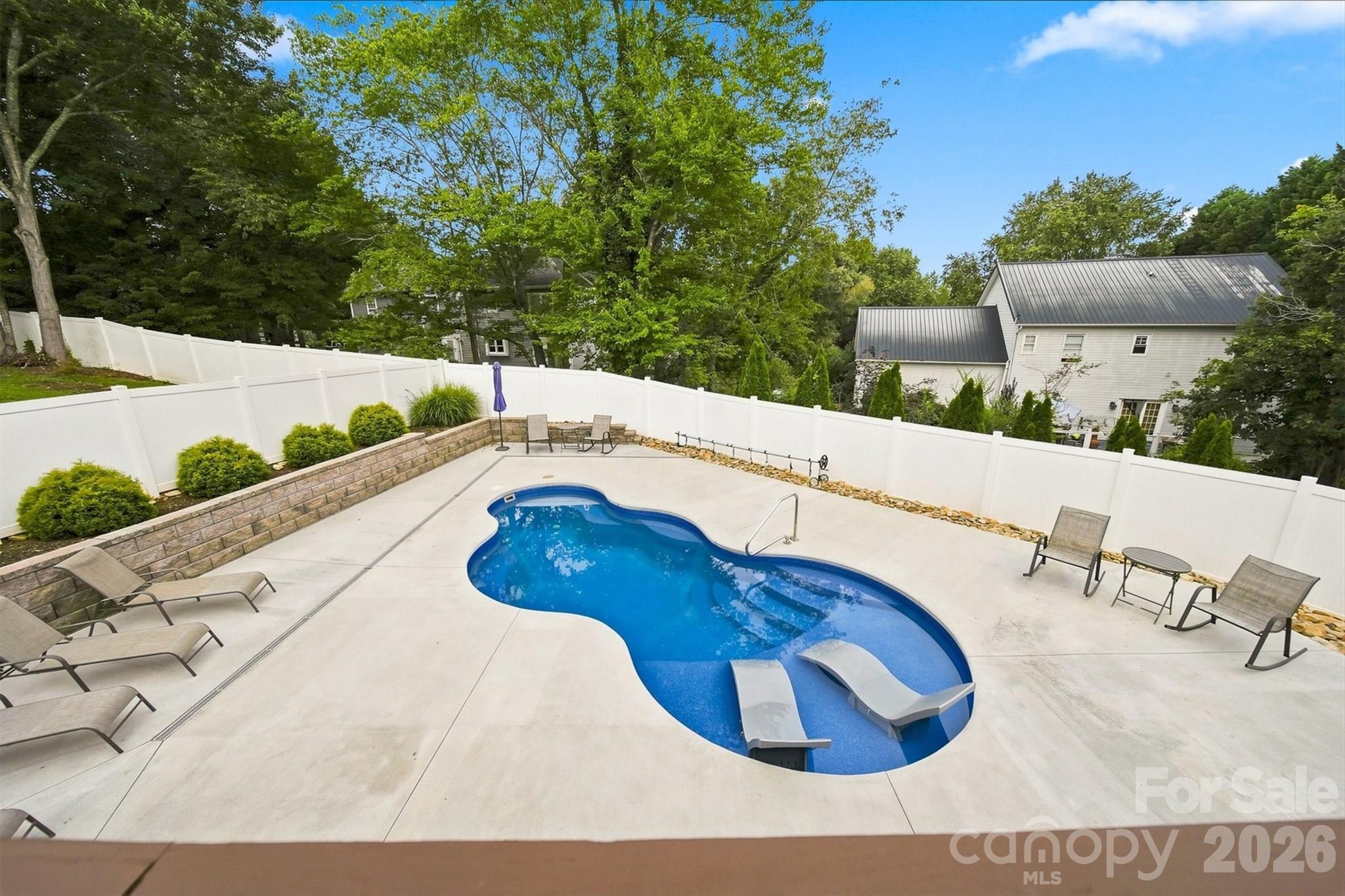 6011 Dockside Drive — Hickory