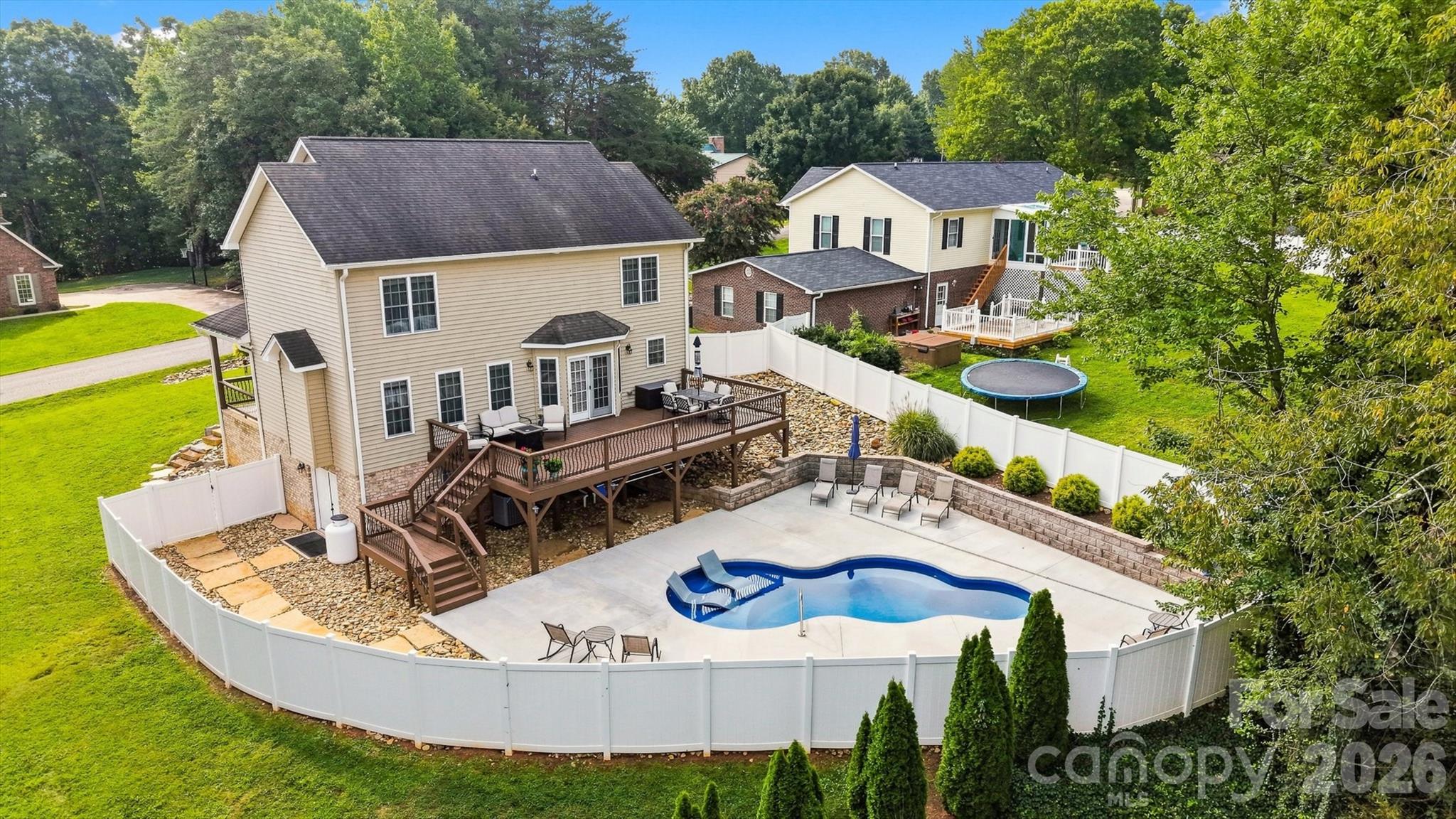 6011 Dockside Drive — Hickory