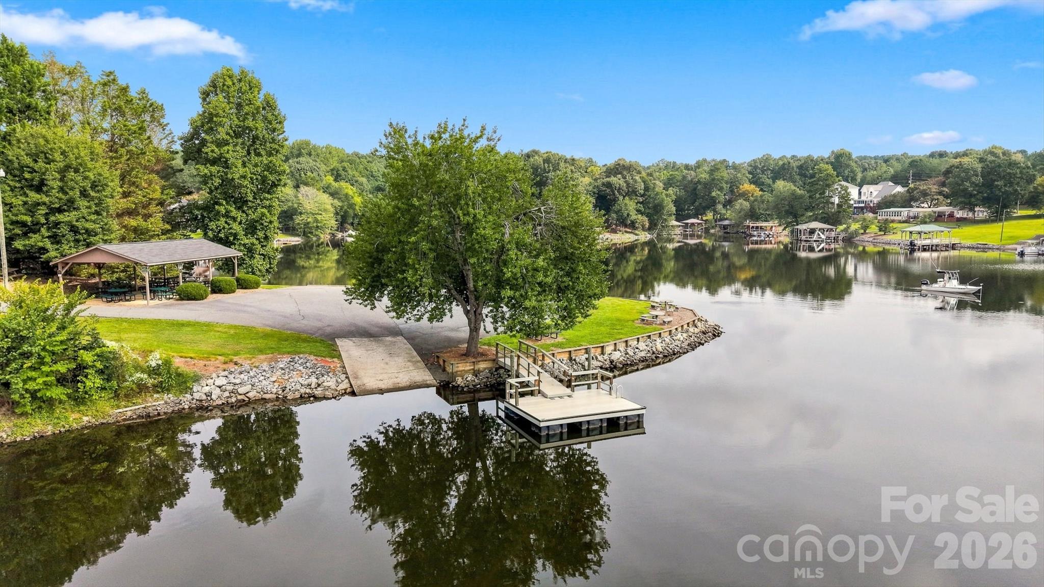 6011 Dockside Drive — Hickory