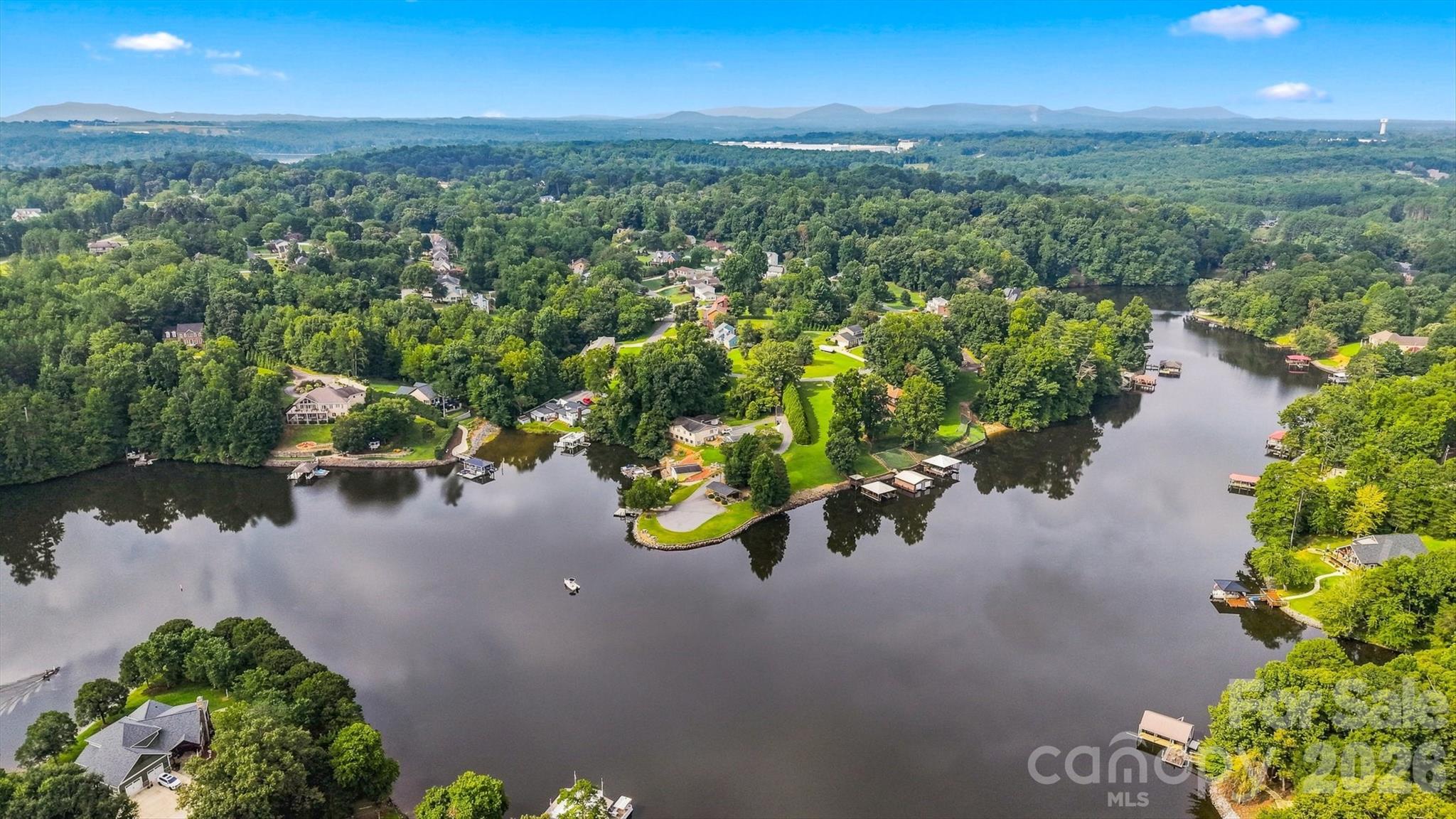 6011 Dockside Drive — Hickory