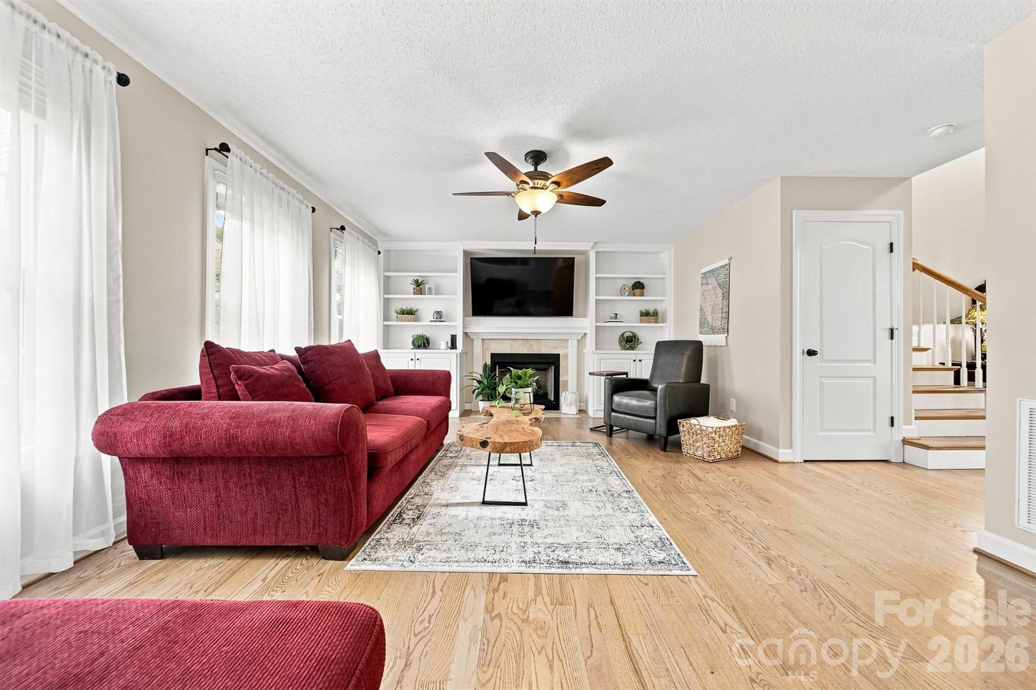 6011 Dockside Drive — Hickory