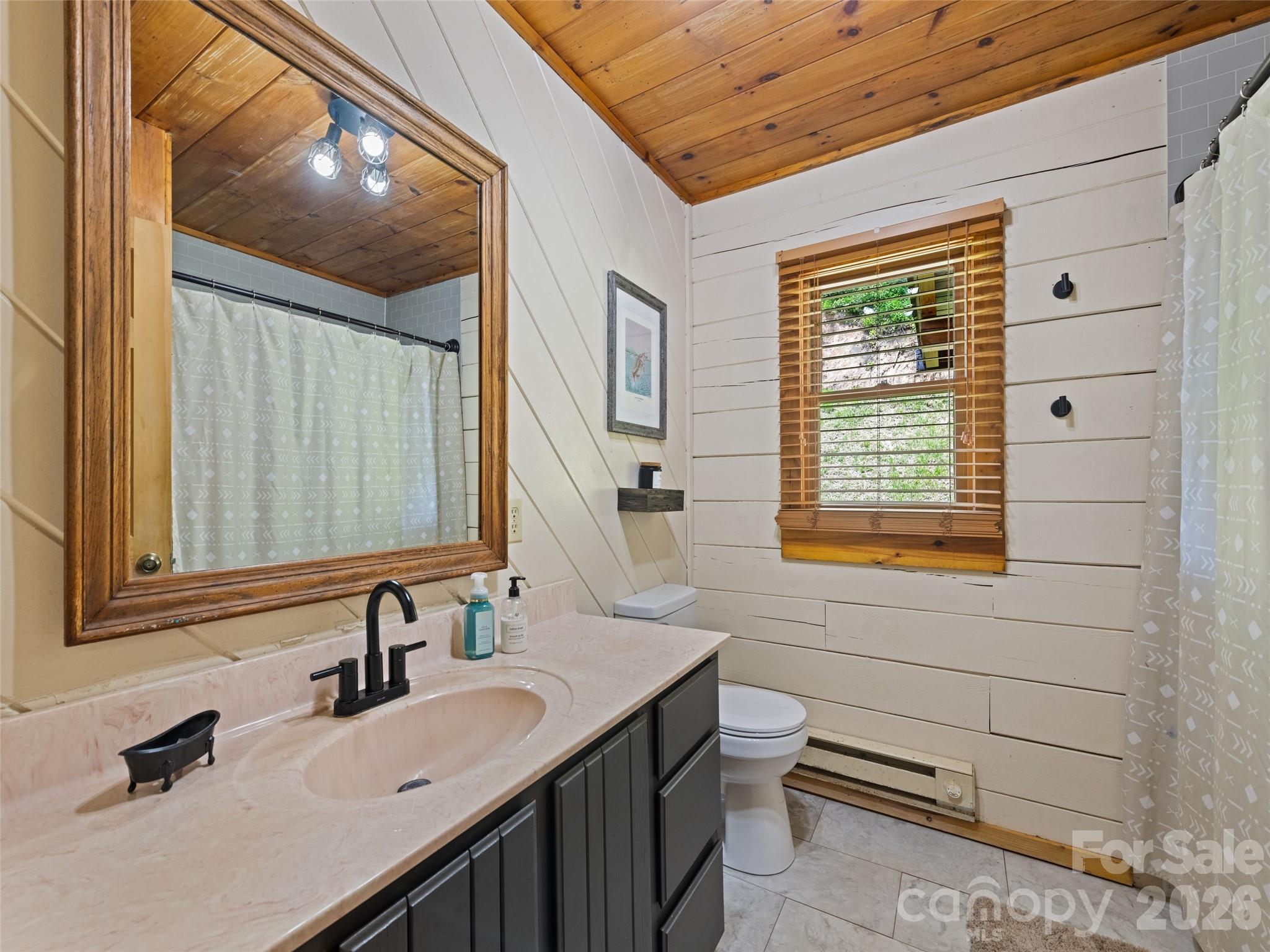 367 Robinson Road — Clyde