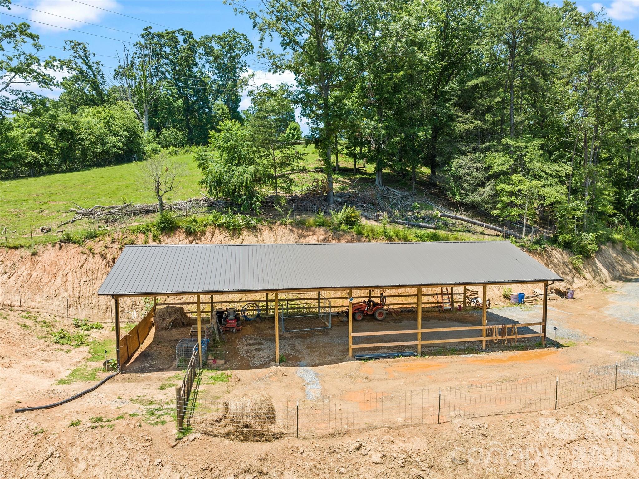 367 Robinson Road — Clyde