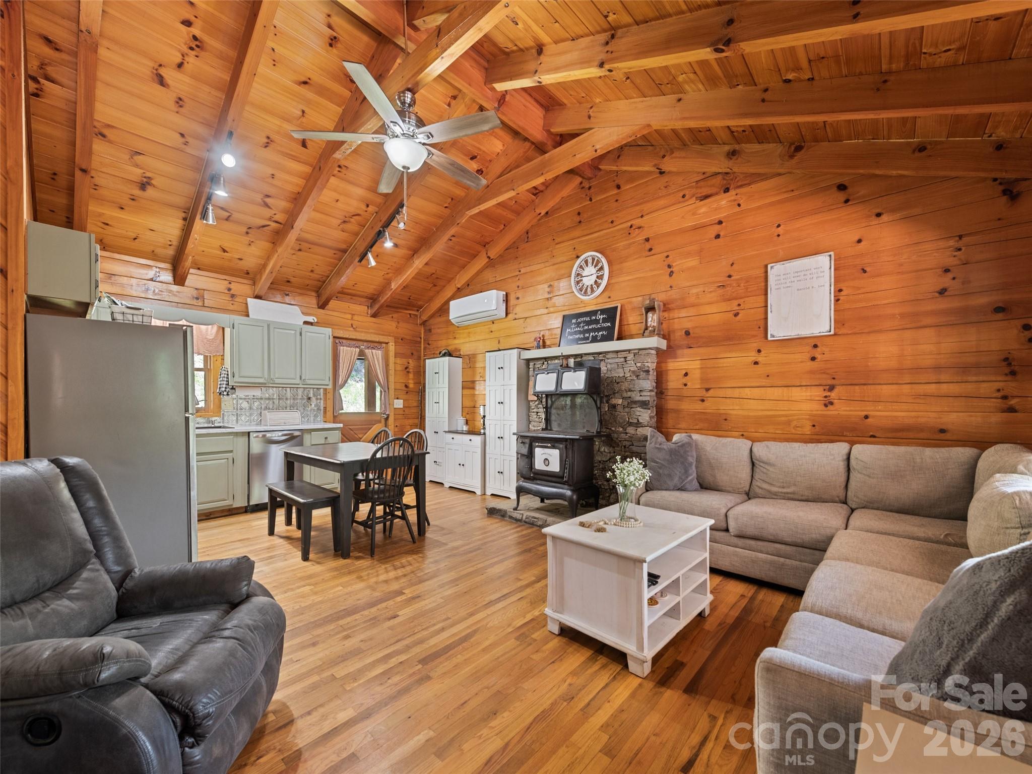 367 Robinson Road — Clyde