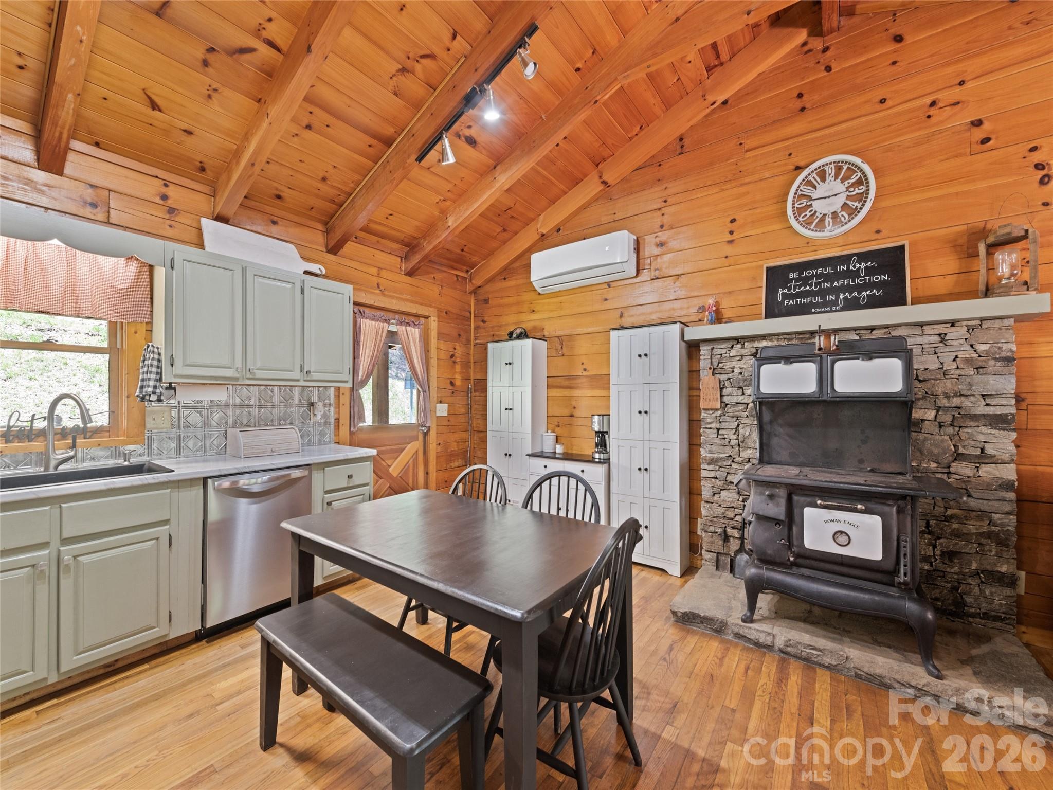 367 Robinson Road — Clyde