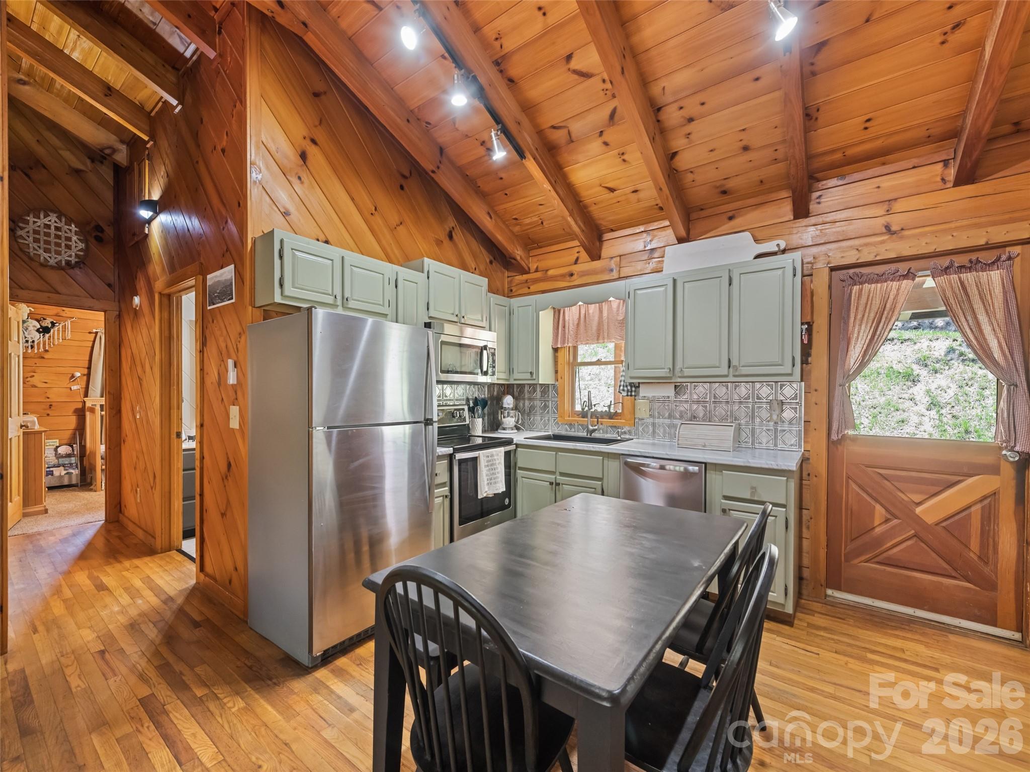 367 Robinson Road — Clyde