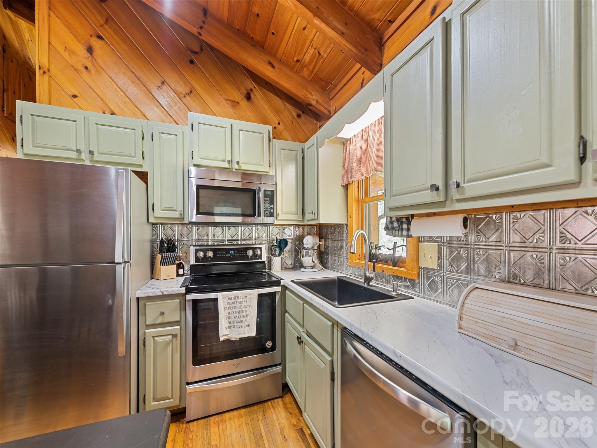 367 Robinson Road — Clyde