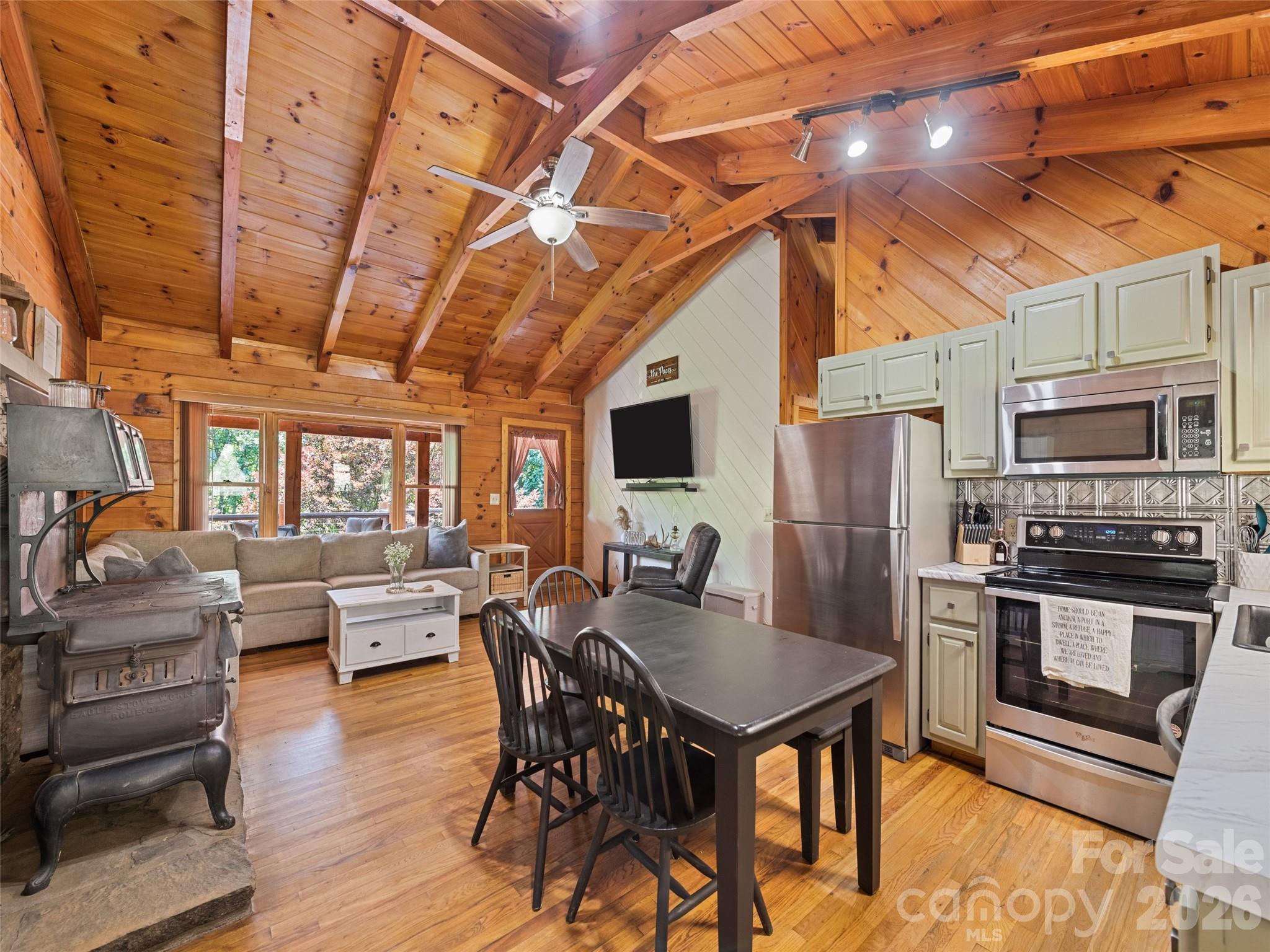 367 Robinson Road — Clyde