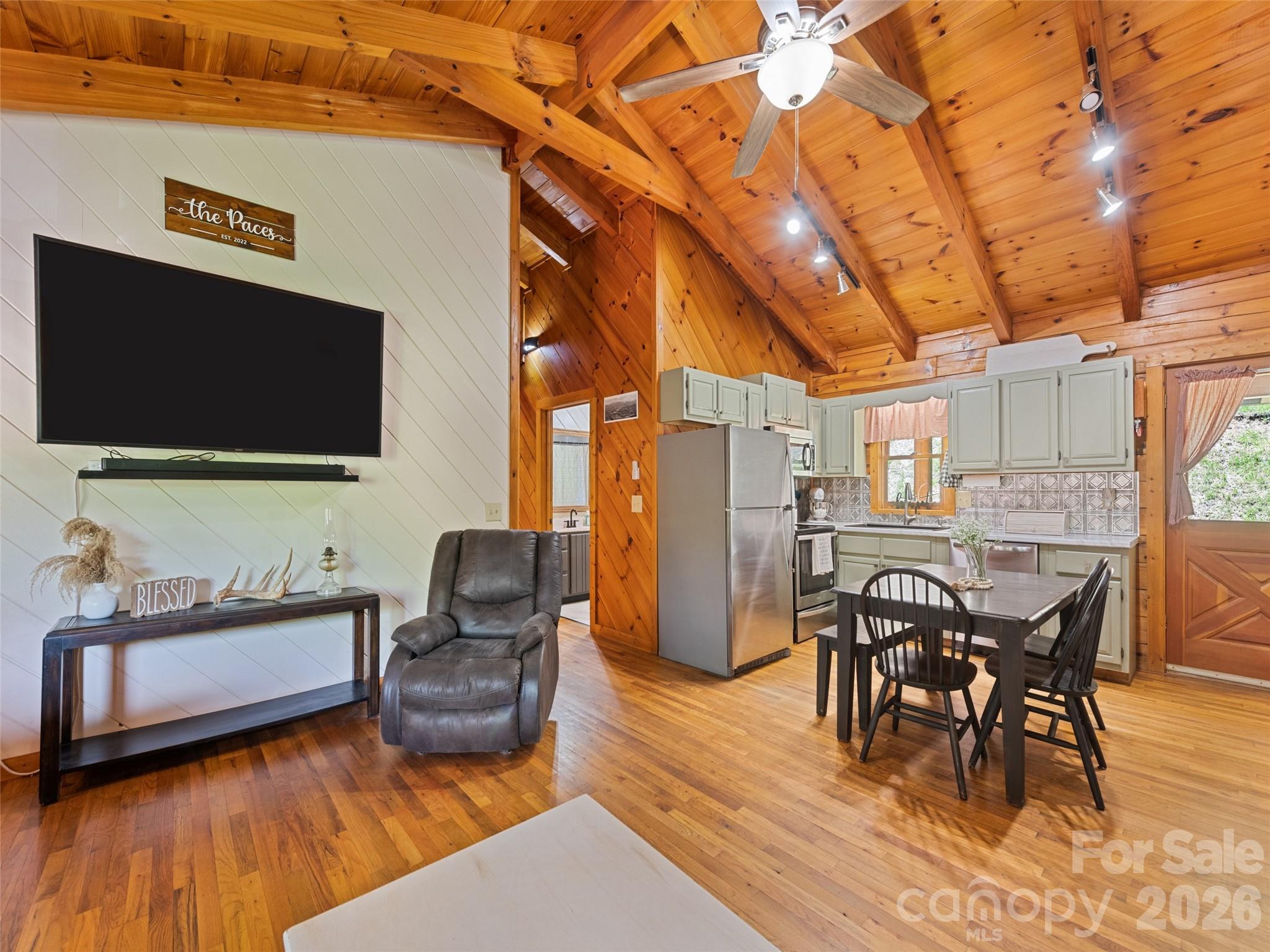 367 Robinson Road — Clyde