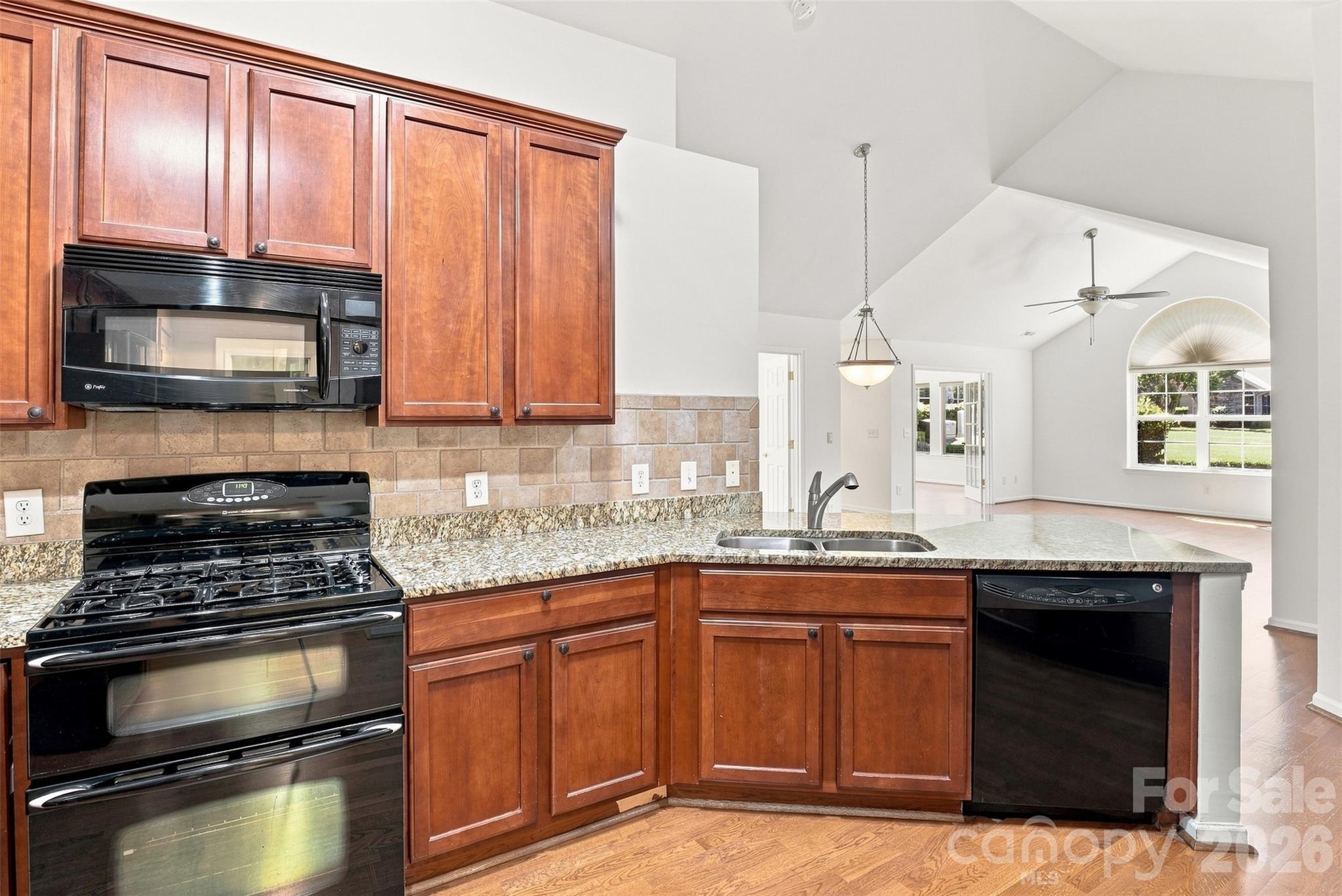 821 Ledgestone Court — Tega Cay