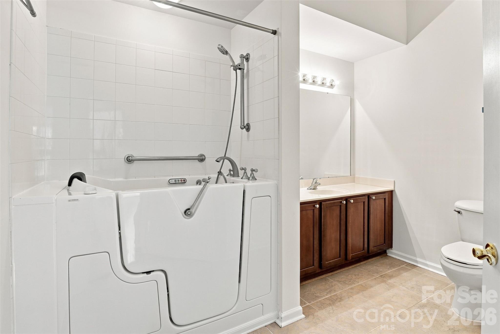 821 Ledgestone Court — Tega Cay