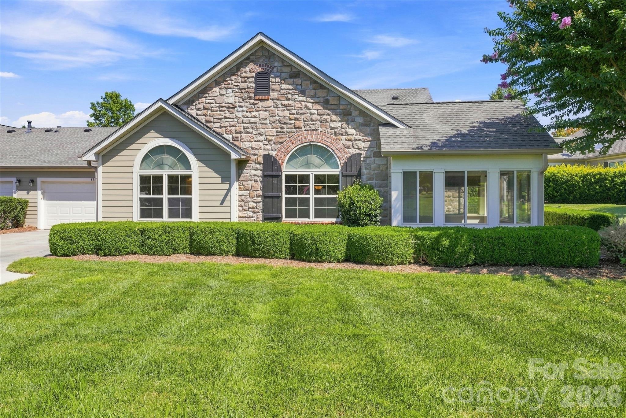821 Ledgestone Court — Tega Cay