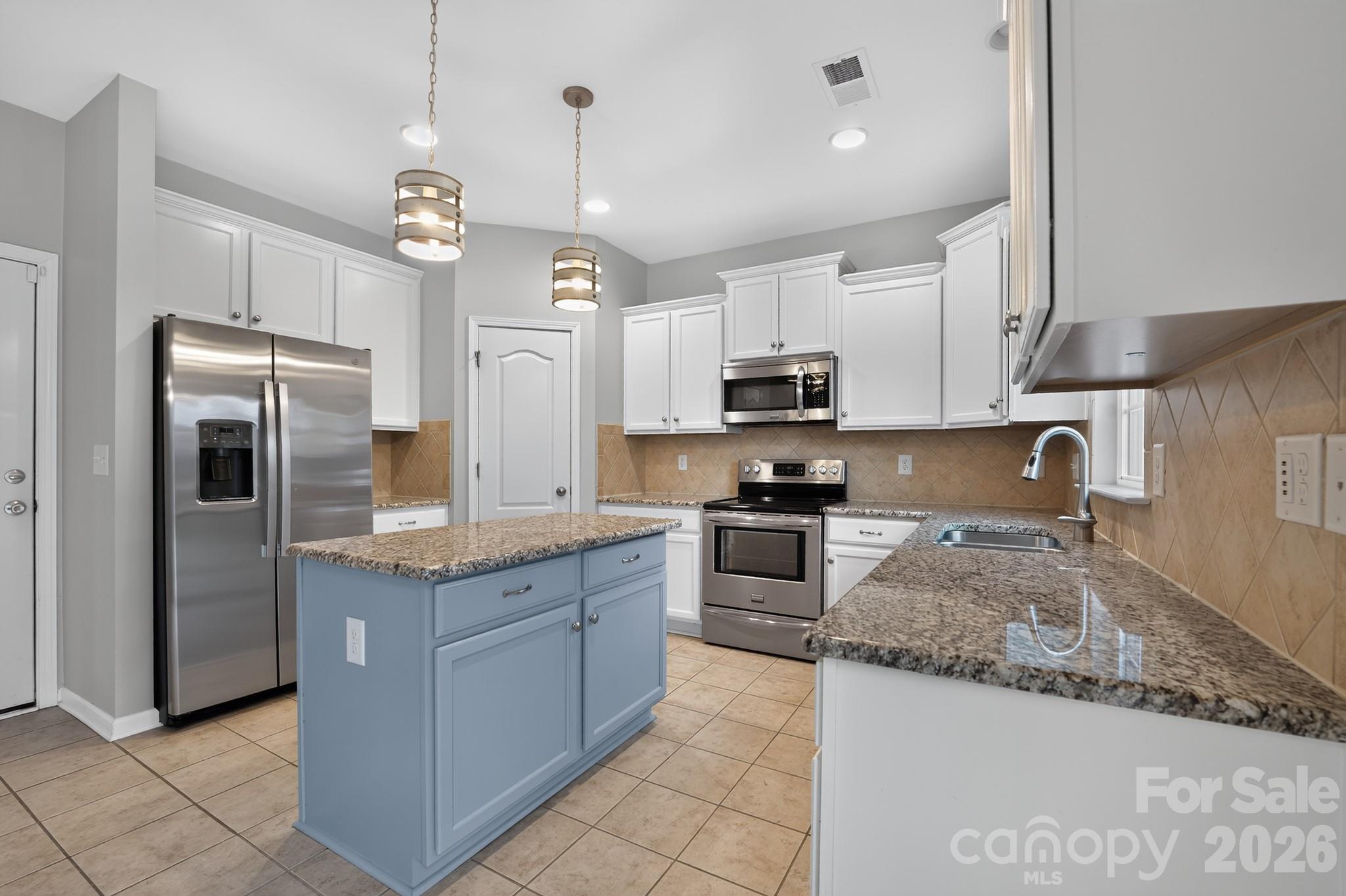8224 Kelburn Lane — Charlotte
