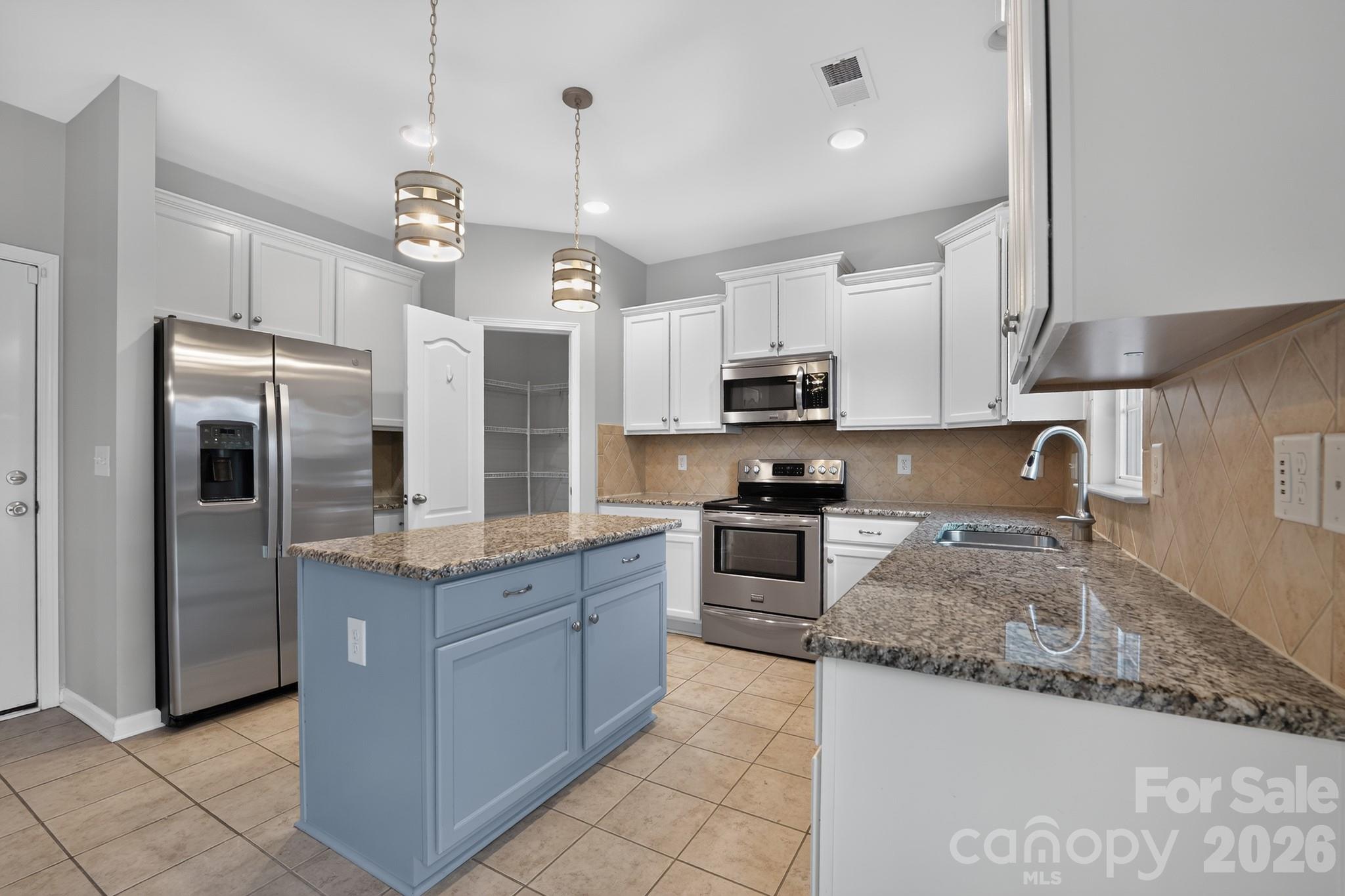 8224 Kelburn Lane — Charlotte
