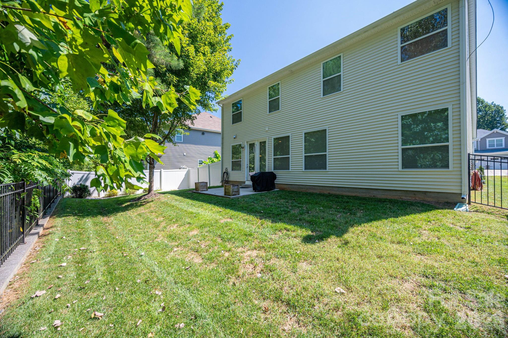 424 Planters Way — Mount Holly