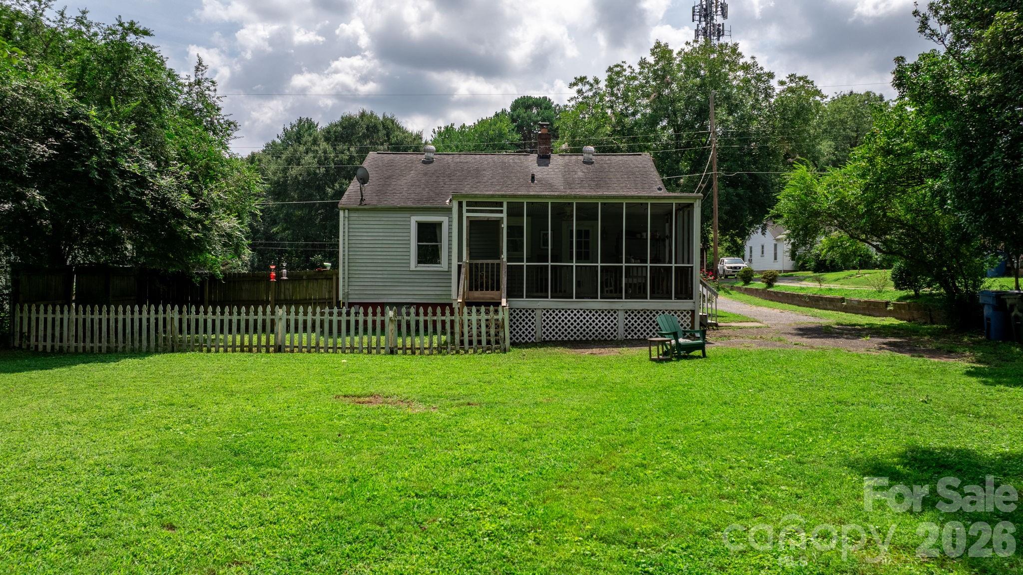 45 26th Avenue NE — Hickory