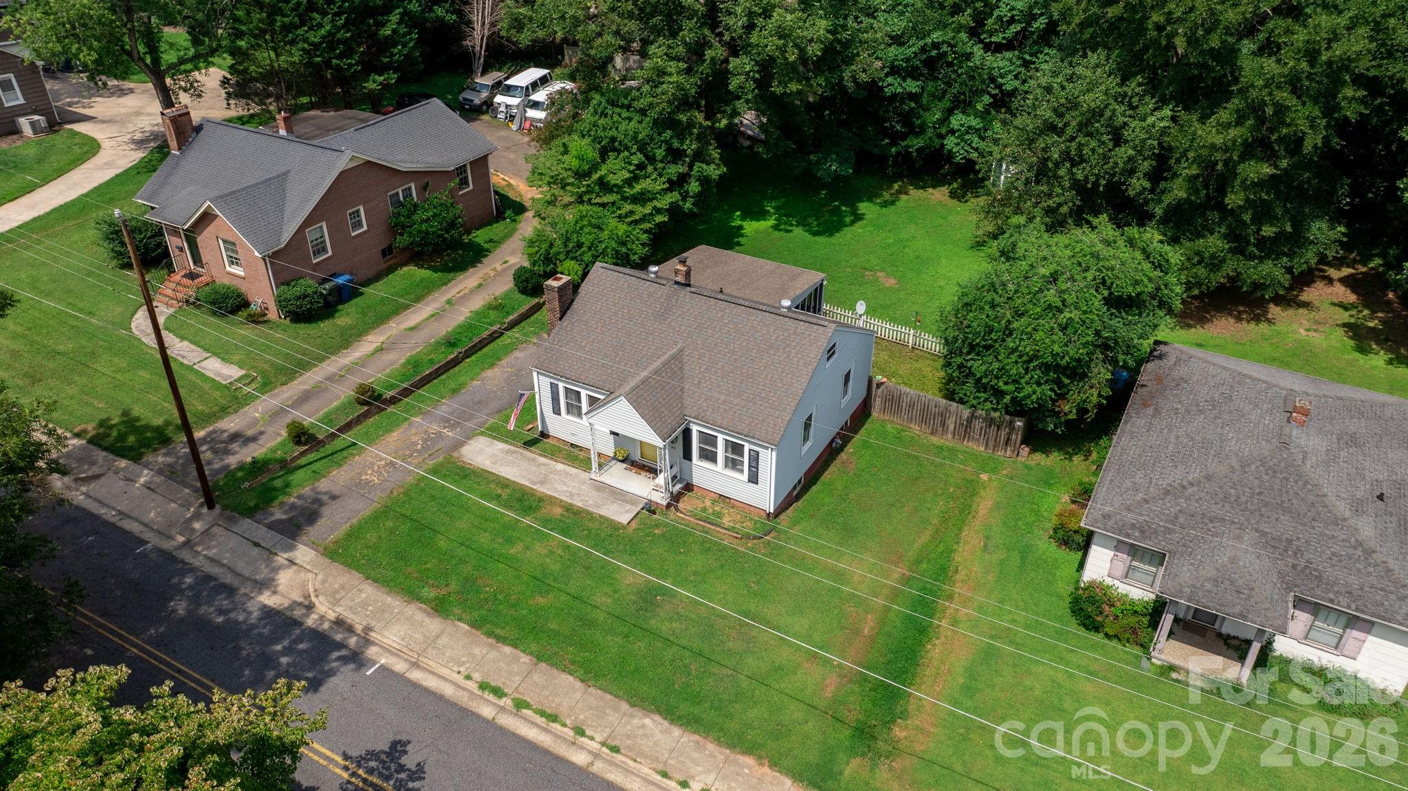 45 26th Avenue NE — Hickory