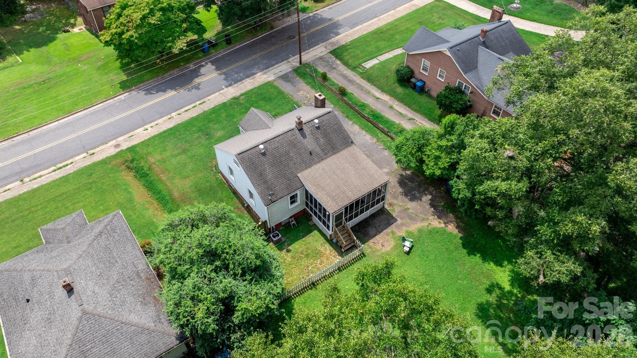 45 26th Avenue NE — Hickory
