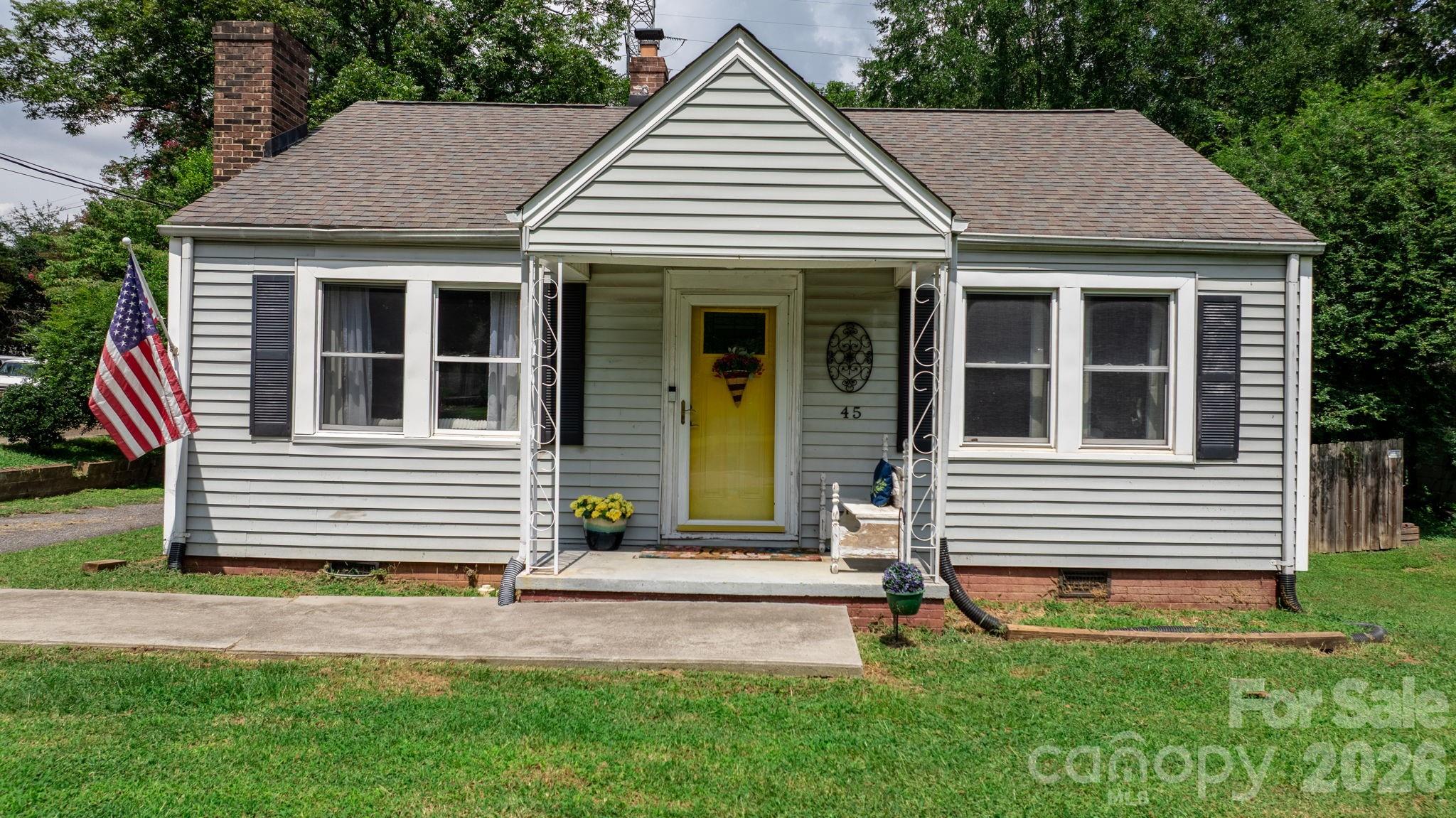 45 26th Avenue NE — Hickory