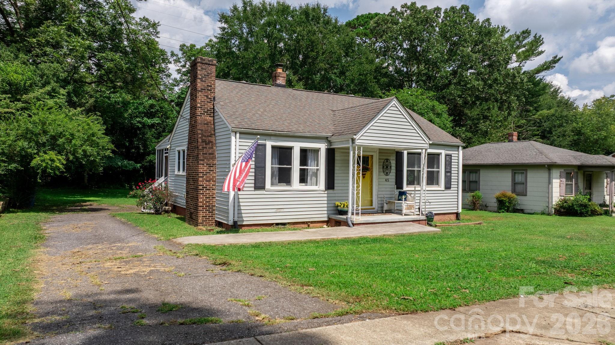 45 26th Avenue NE — Hickory