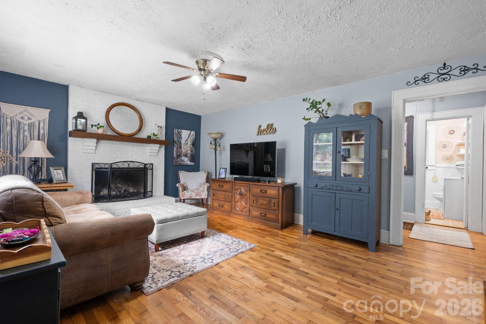 45 26th Avenue NE — Hickory