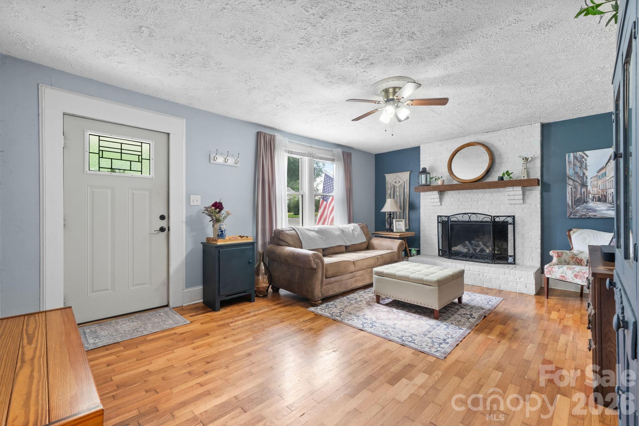 45 26th Avenue NE — Hickory
