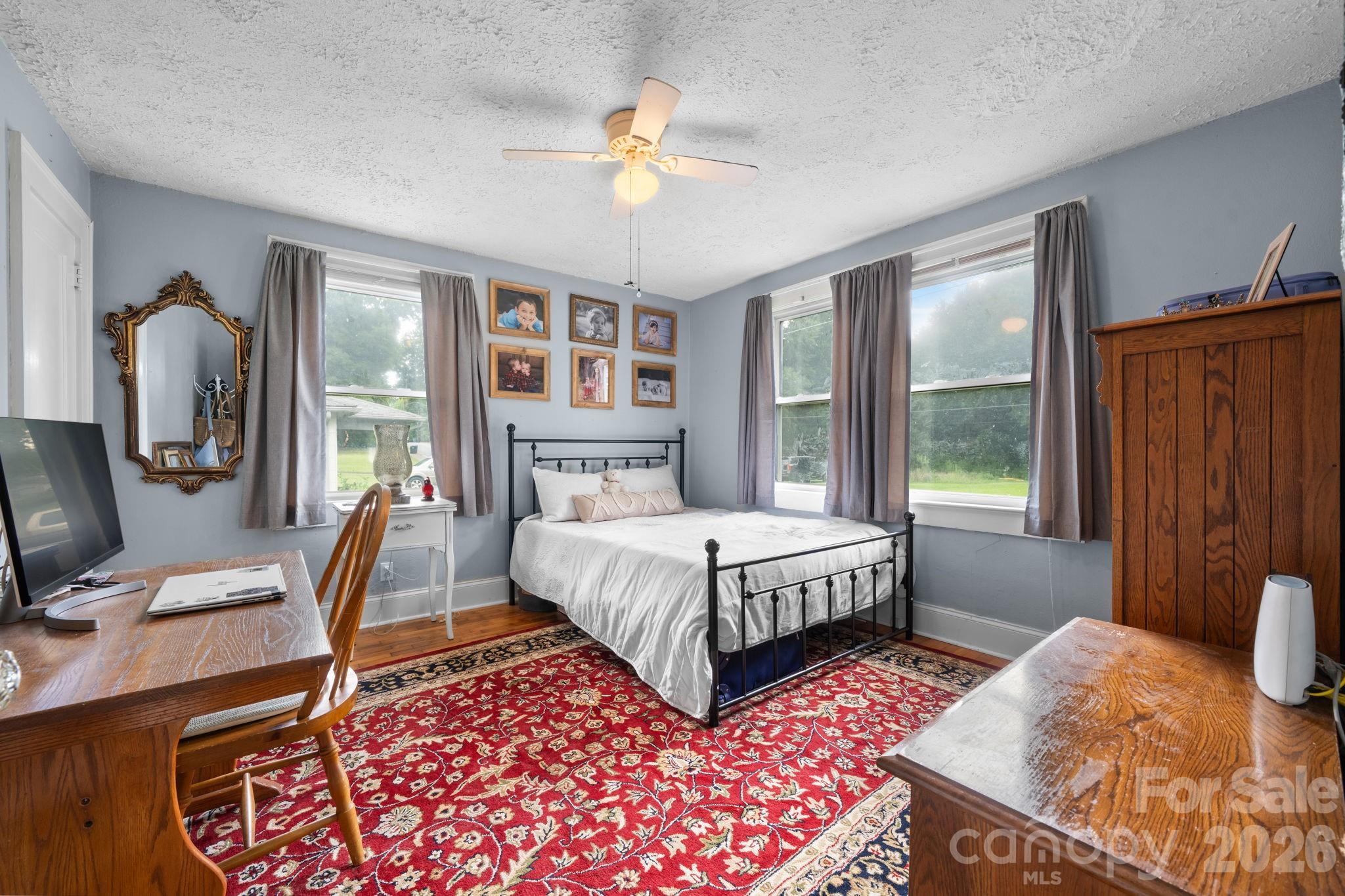 45 26th Avenue NE — Hickory