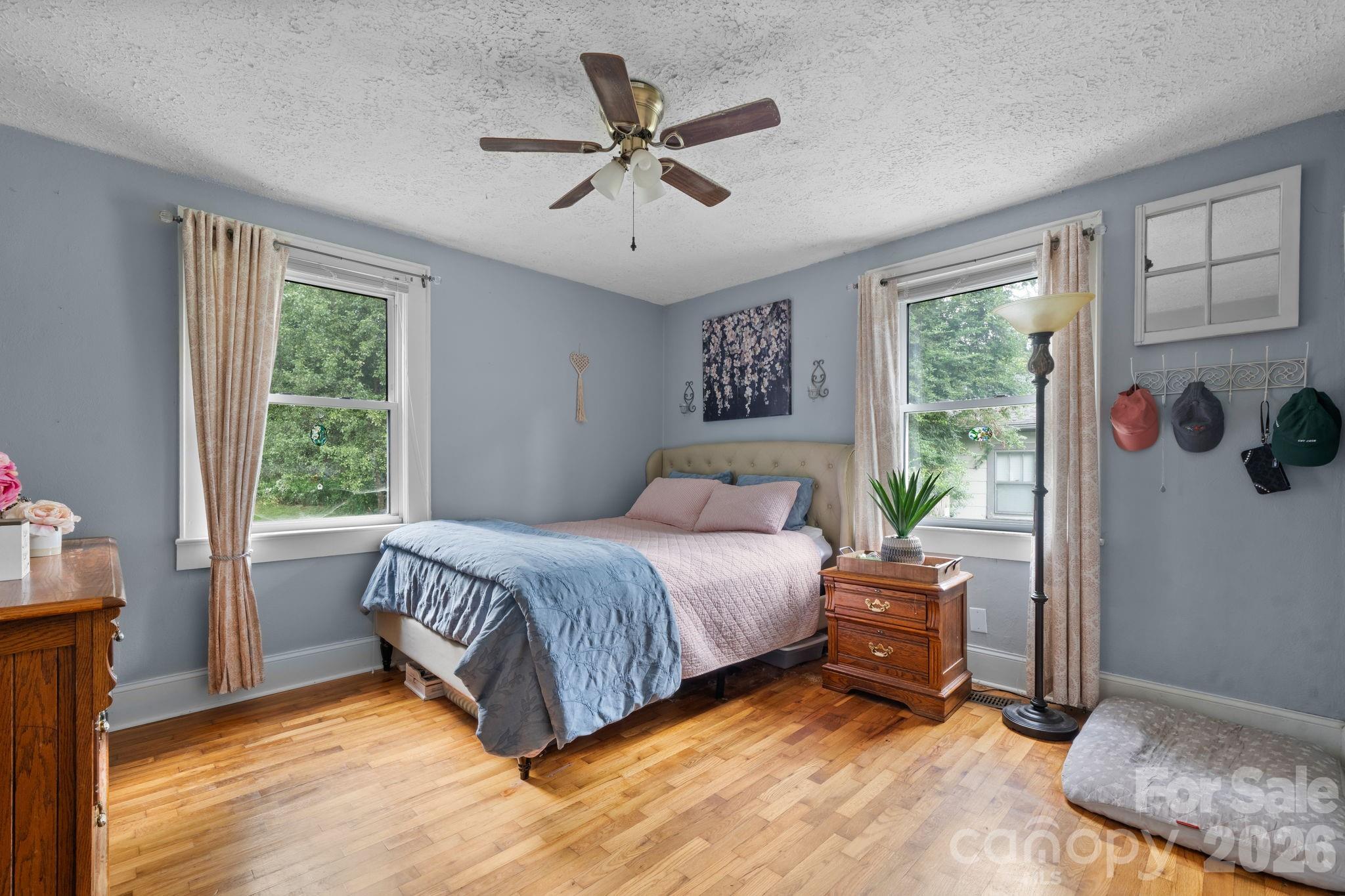 45 26th Avenue NE — Hickory