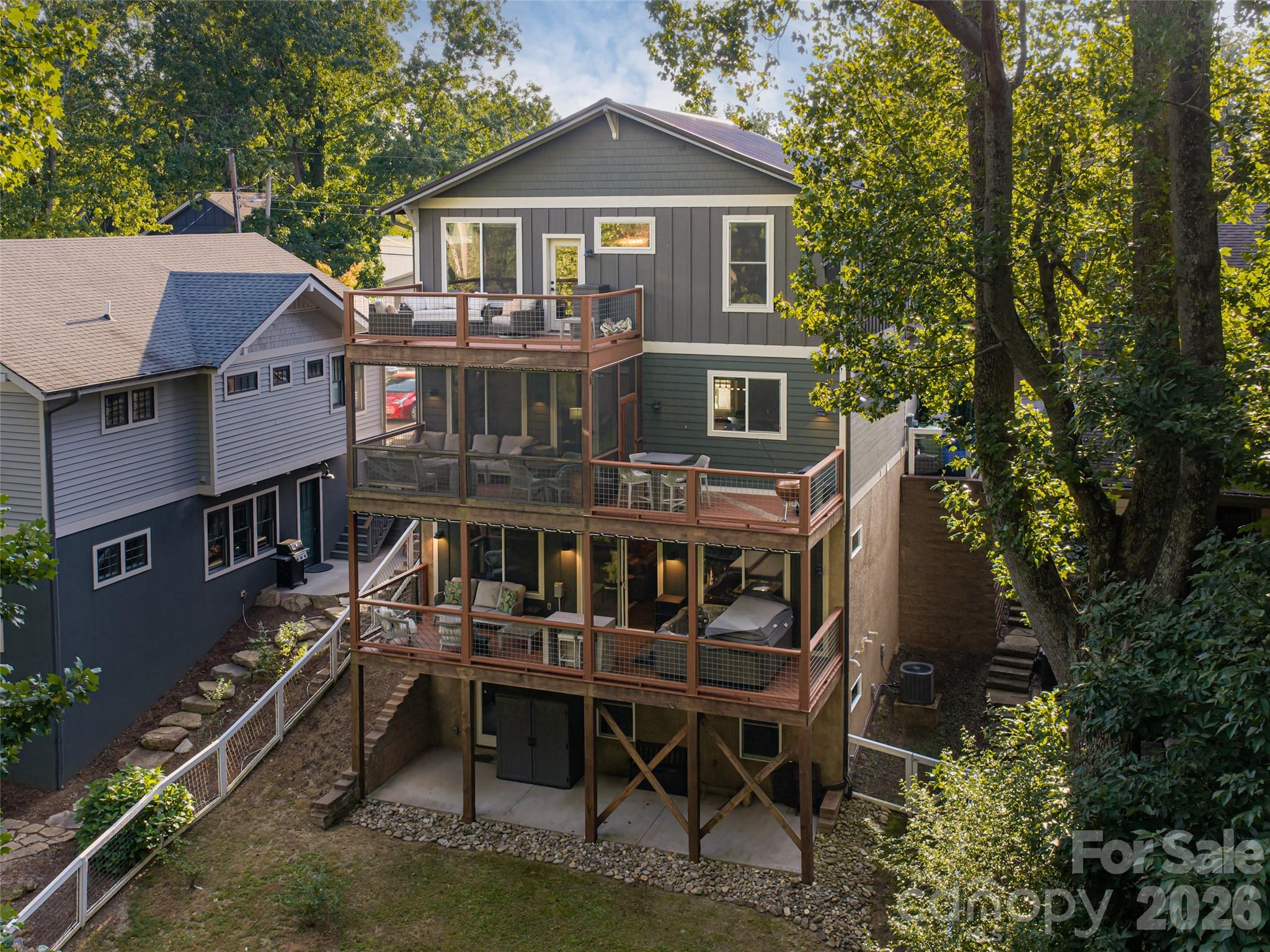 158 Riverview Drive — Asheville