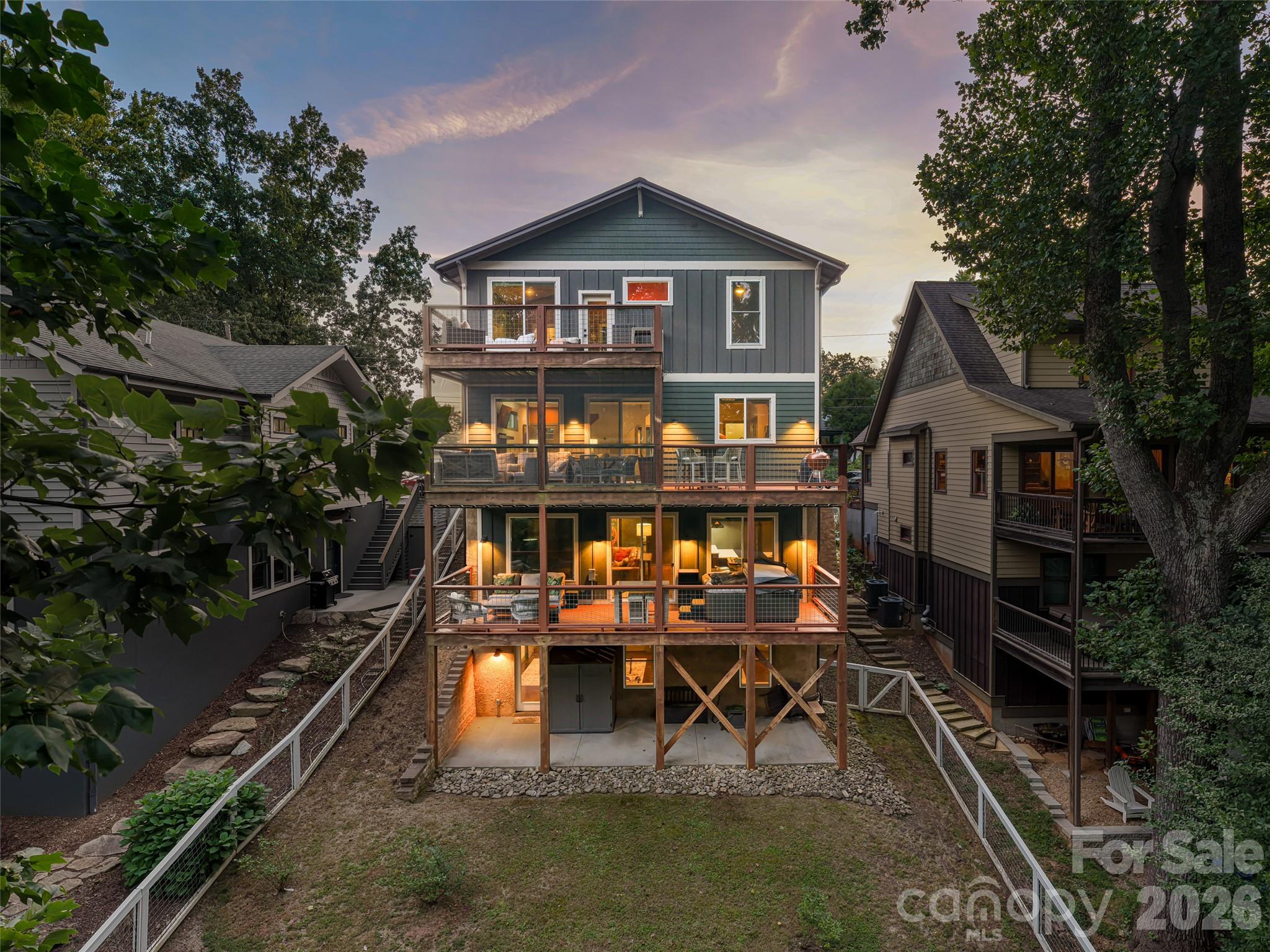158 Riverview Drive — Asheville