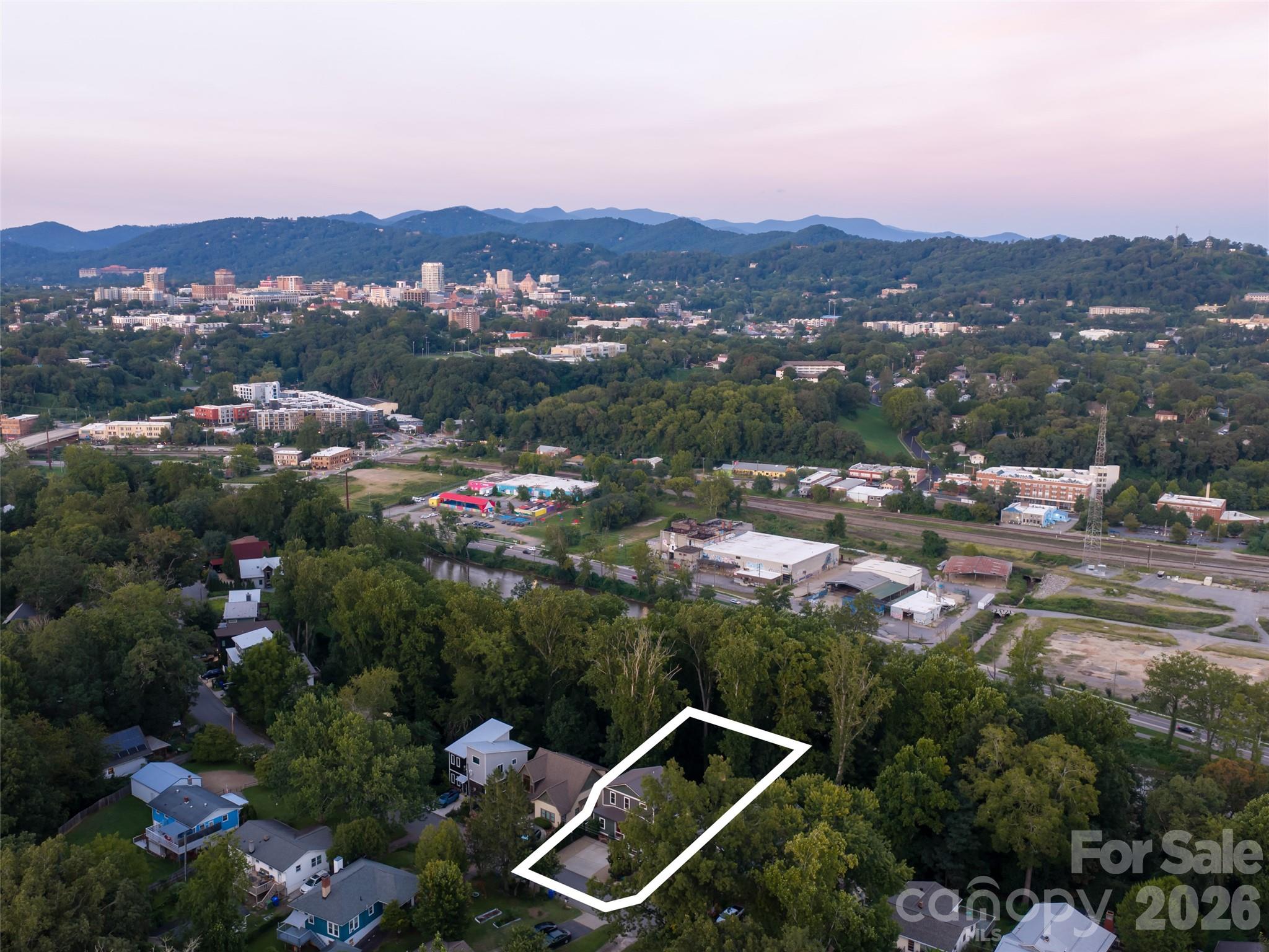 158 Riverview Drive — Asheville