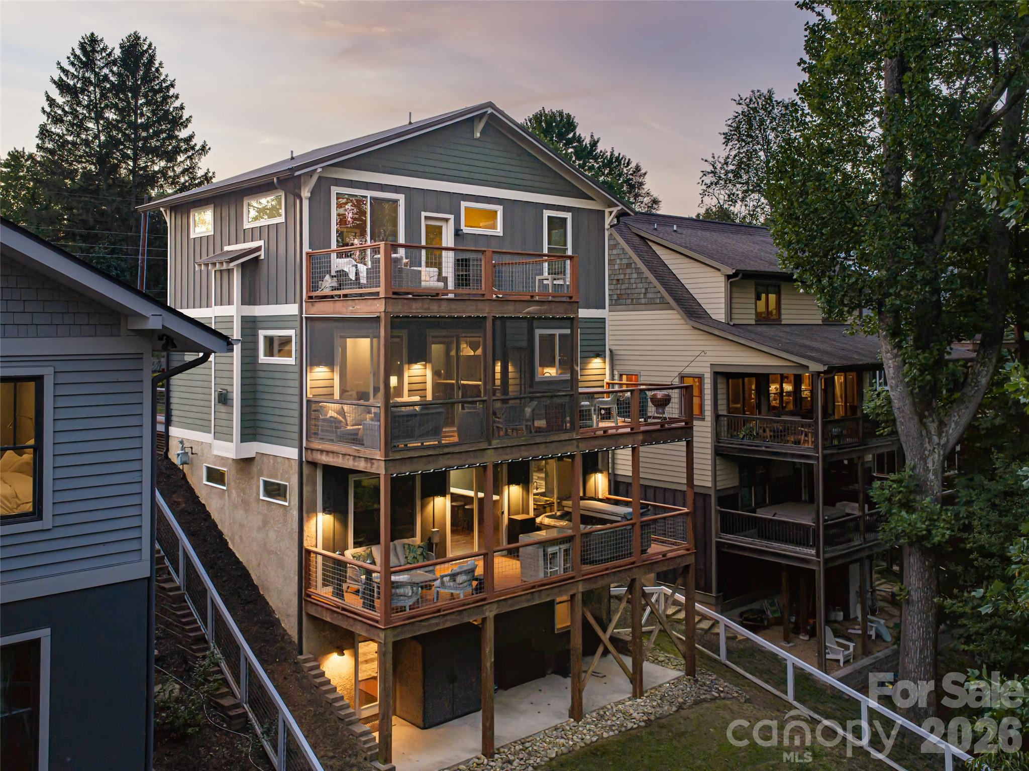 158 Riverview Drive — Asheville