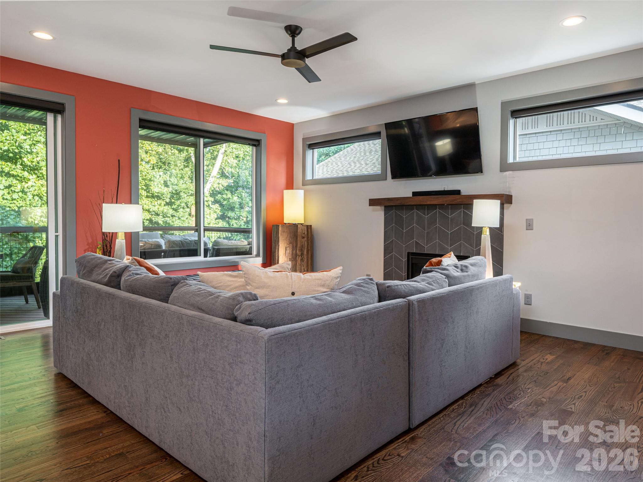 158 Riverview Drive — Asheville