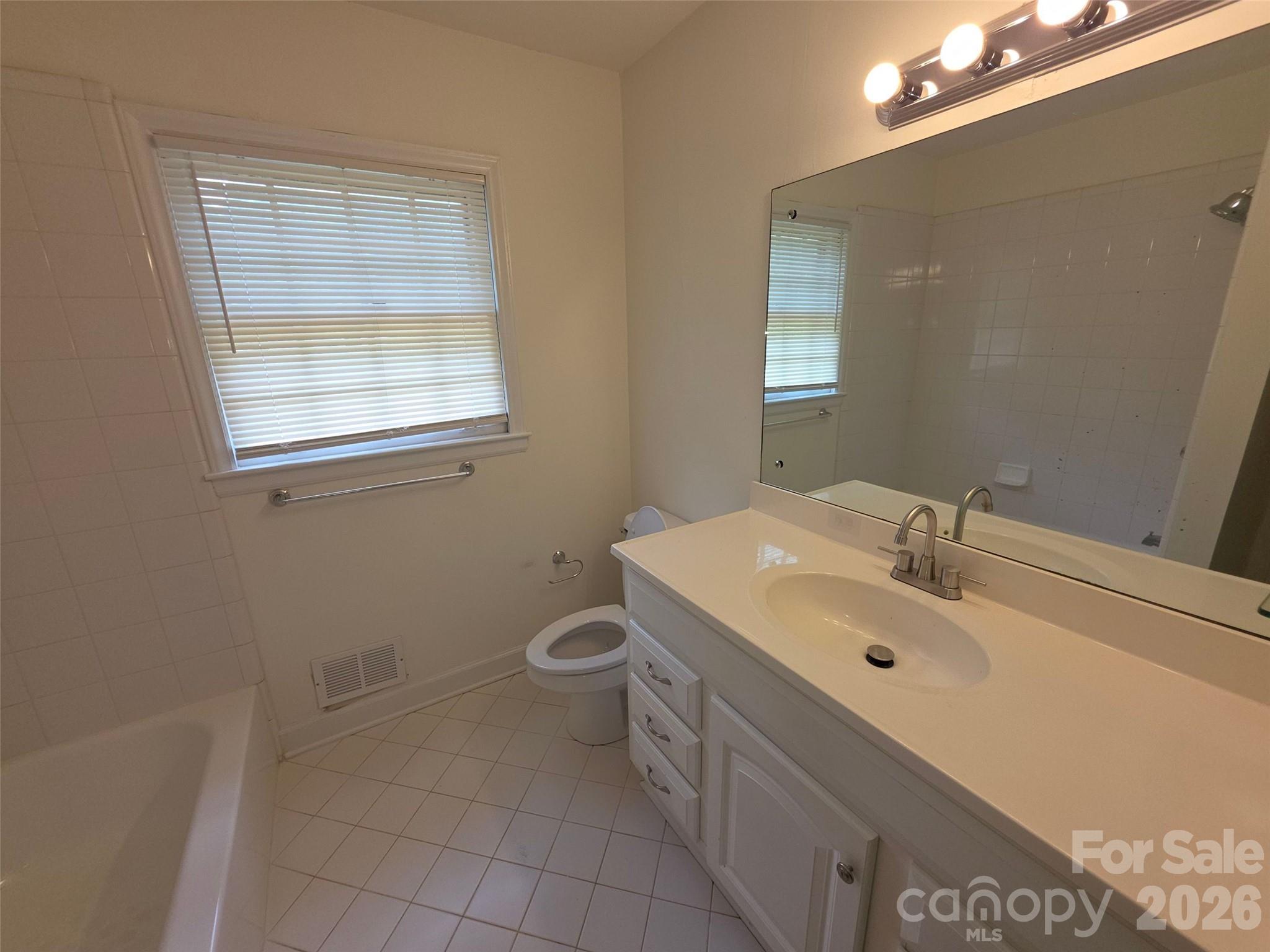 7600 Woodstream Drive — Charlotte