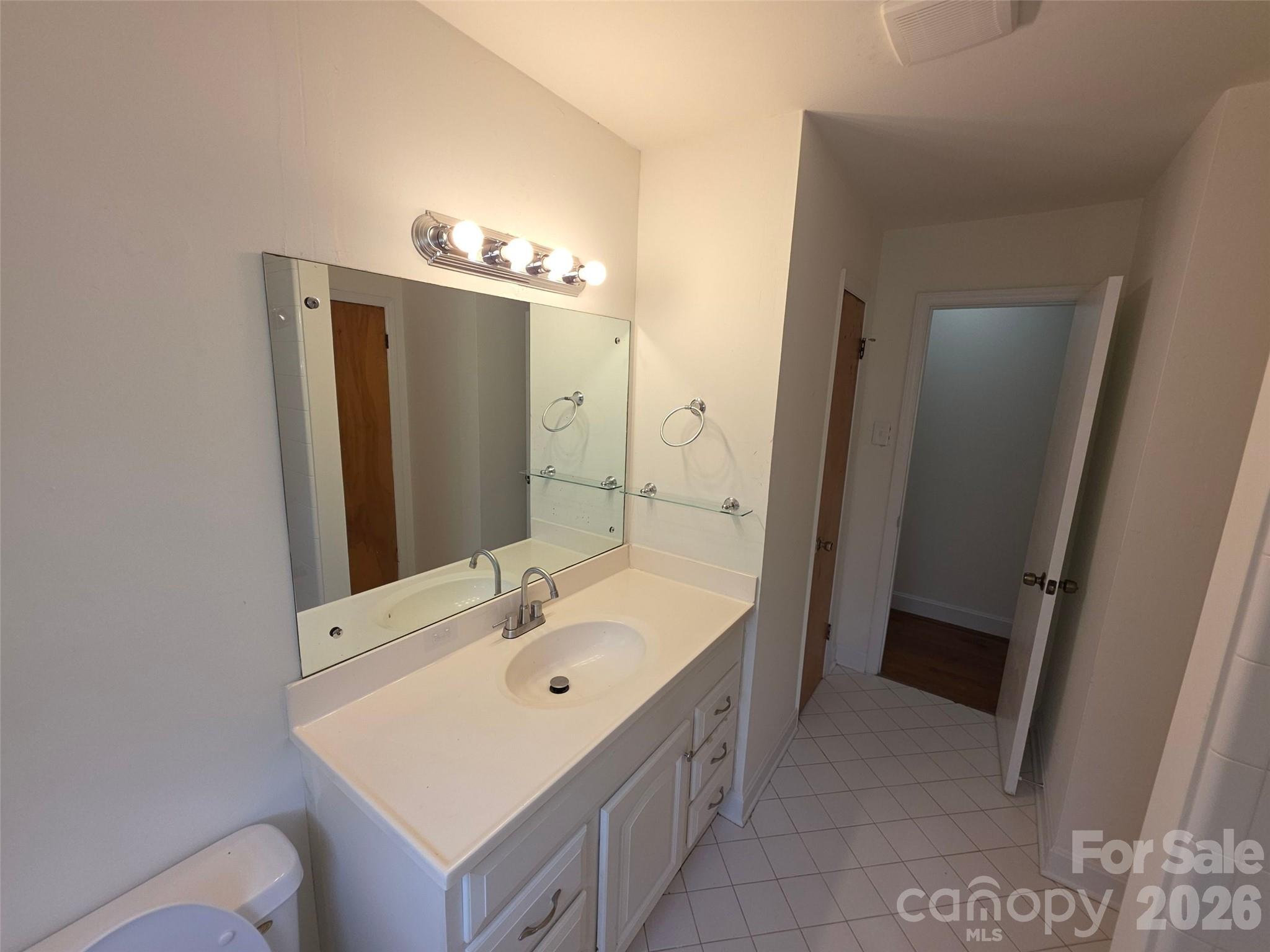 7600 Woodstream Drive — Charlotte