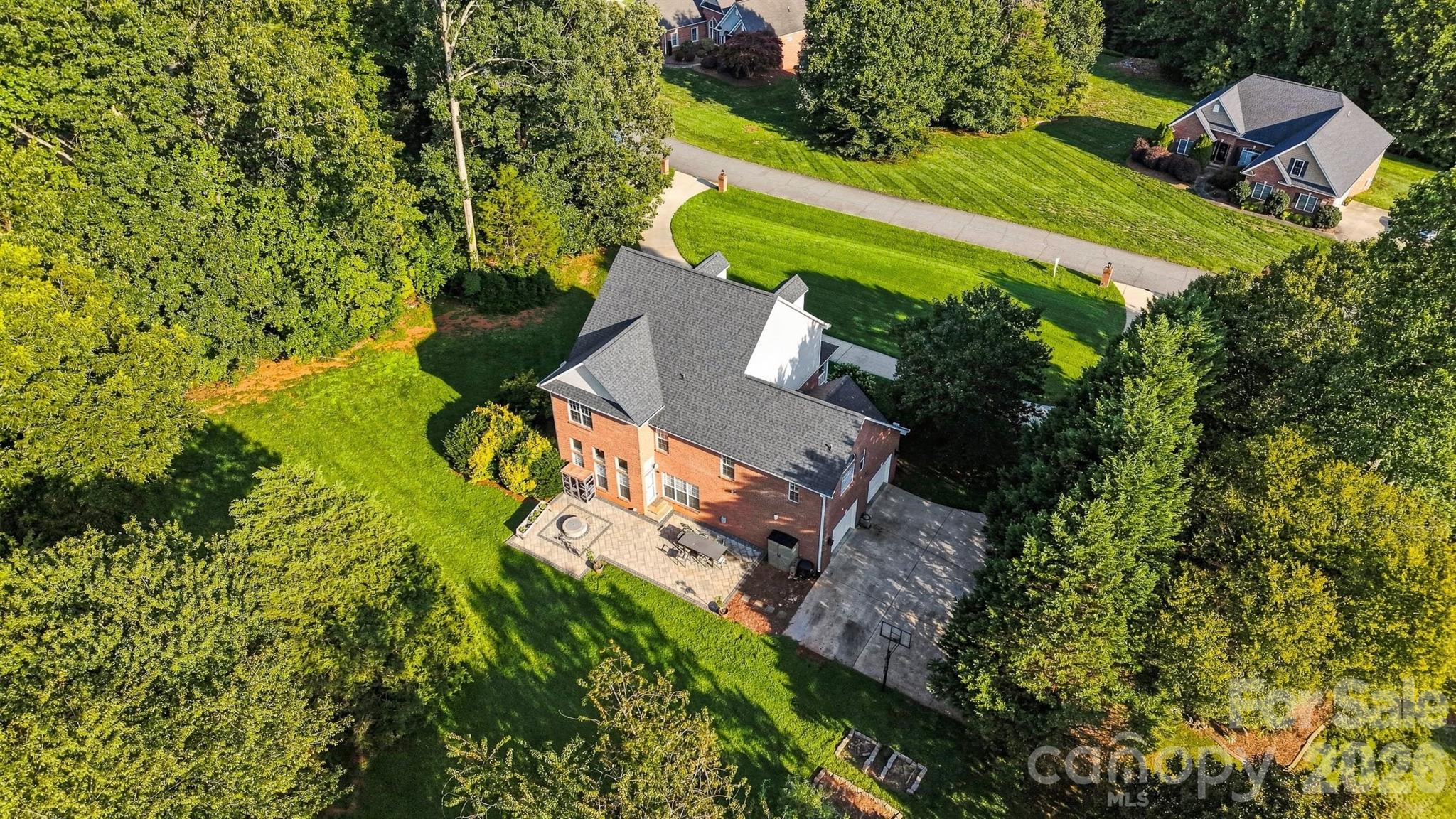 1221 Willow Creek Drive — Newton