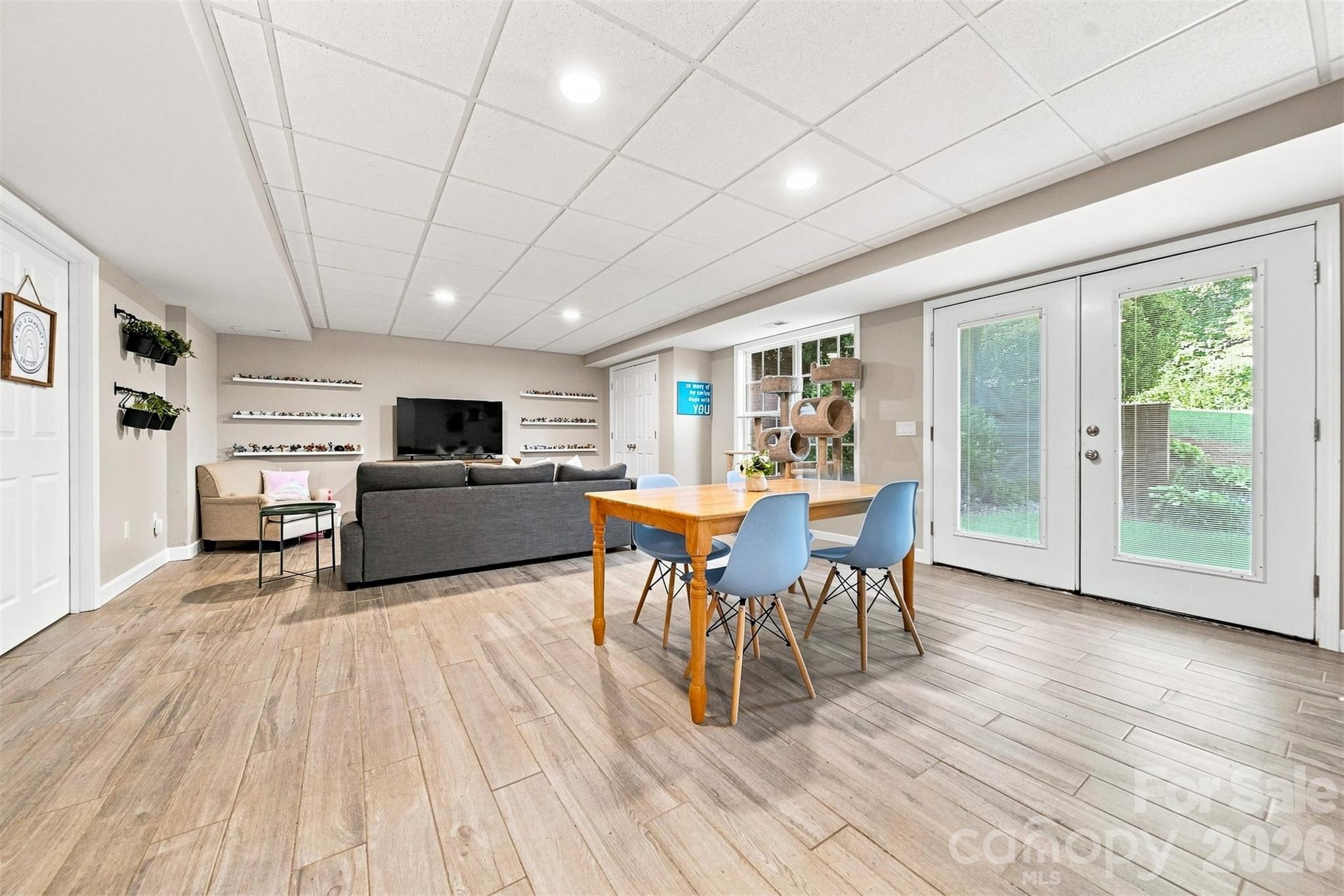 1221 Willow Creek Drive — Newton
