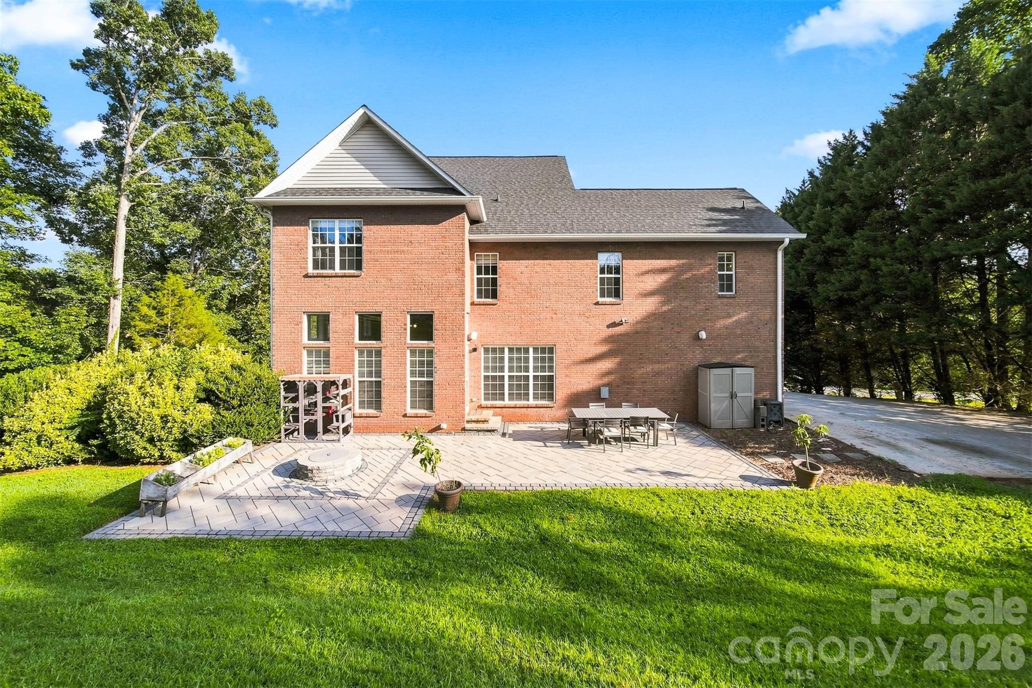 1221 Willow Creek Drive — Newton