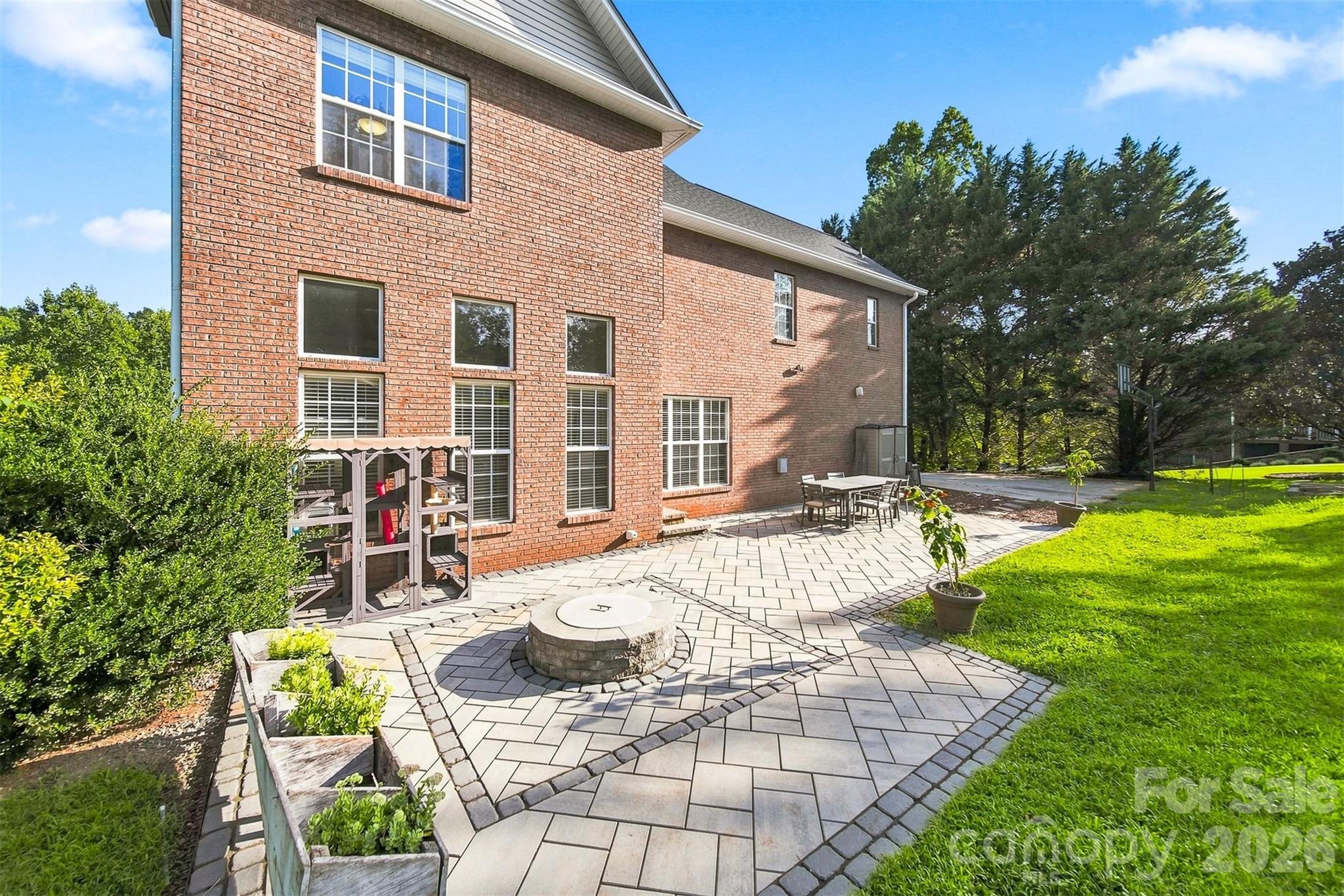 1221 Willow Creek Drive — Newton