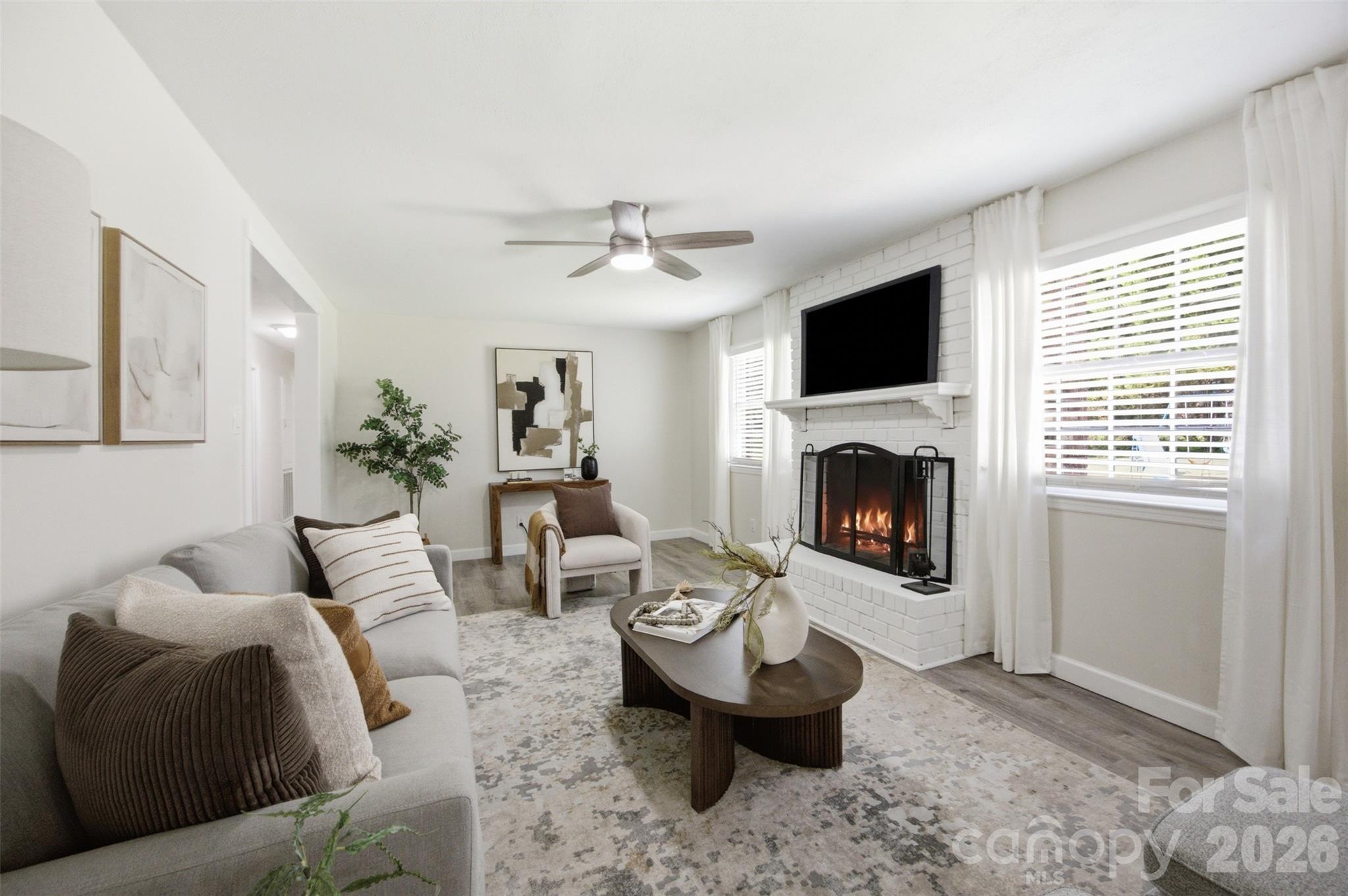 815 Lakeside Circle — Lancaster