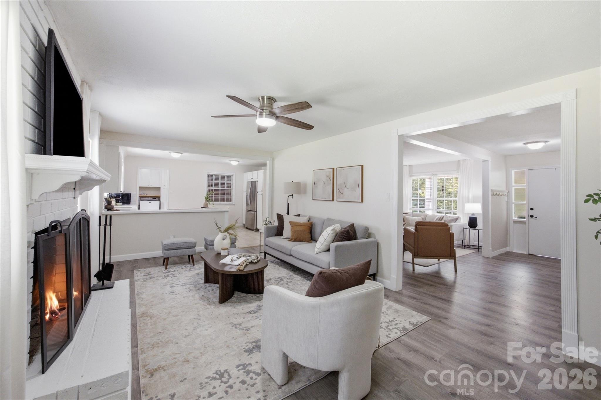 815 Lakeside Circle — Lancaster