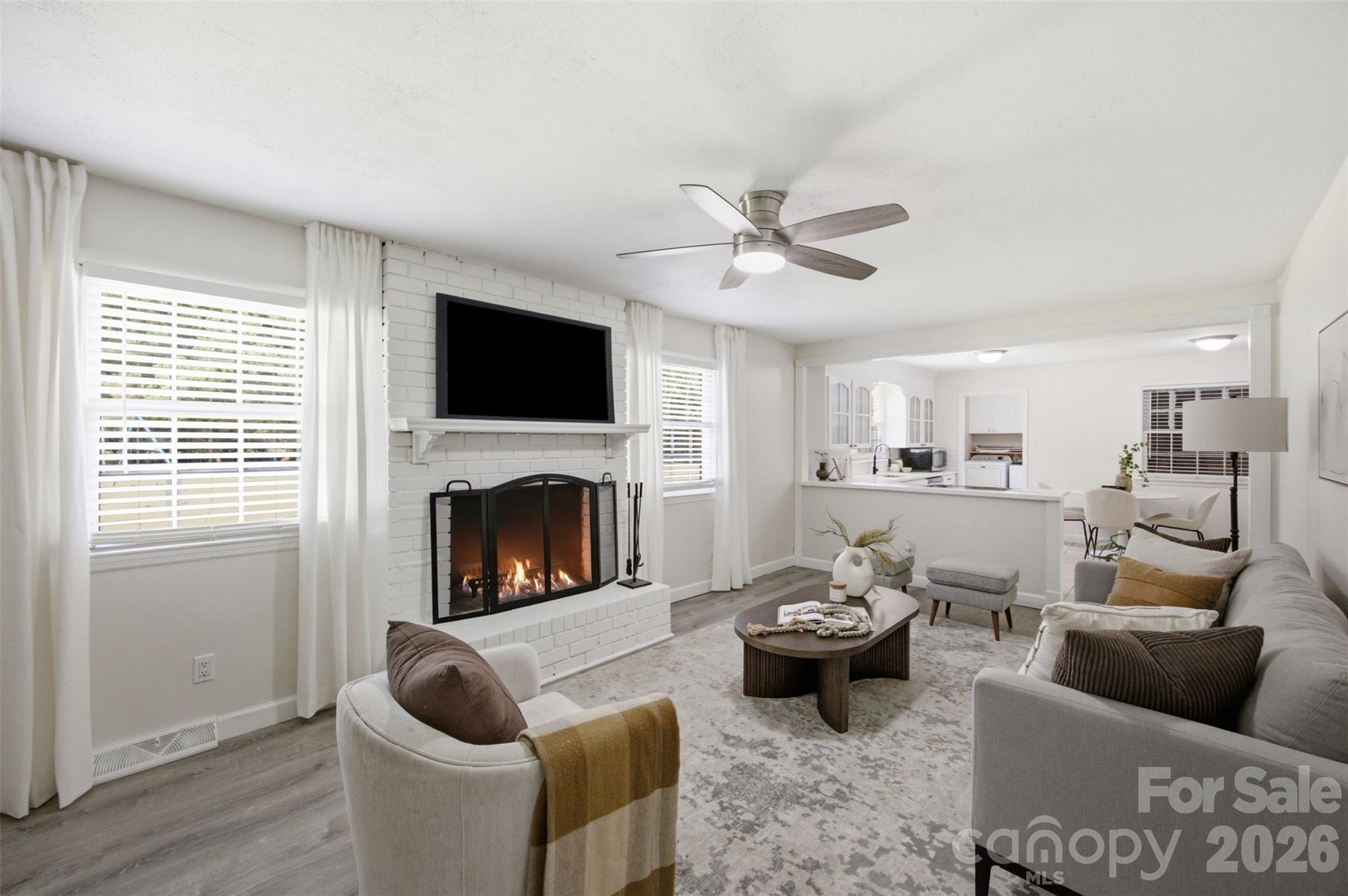 815 Lakeside Circle — Lancaster