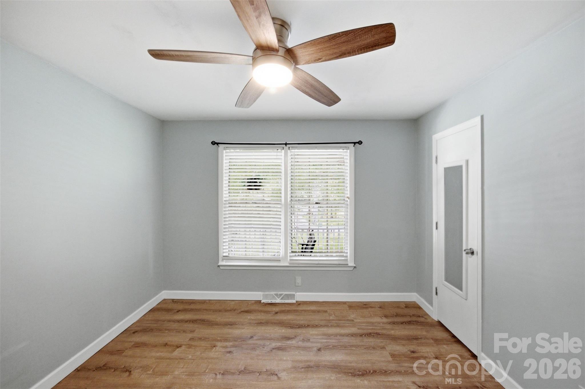 815 Lakeside Circle — Lancaster