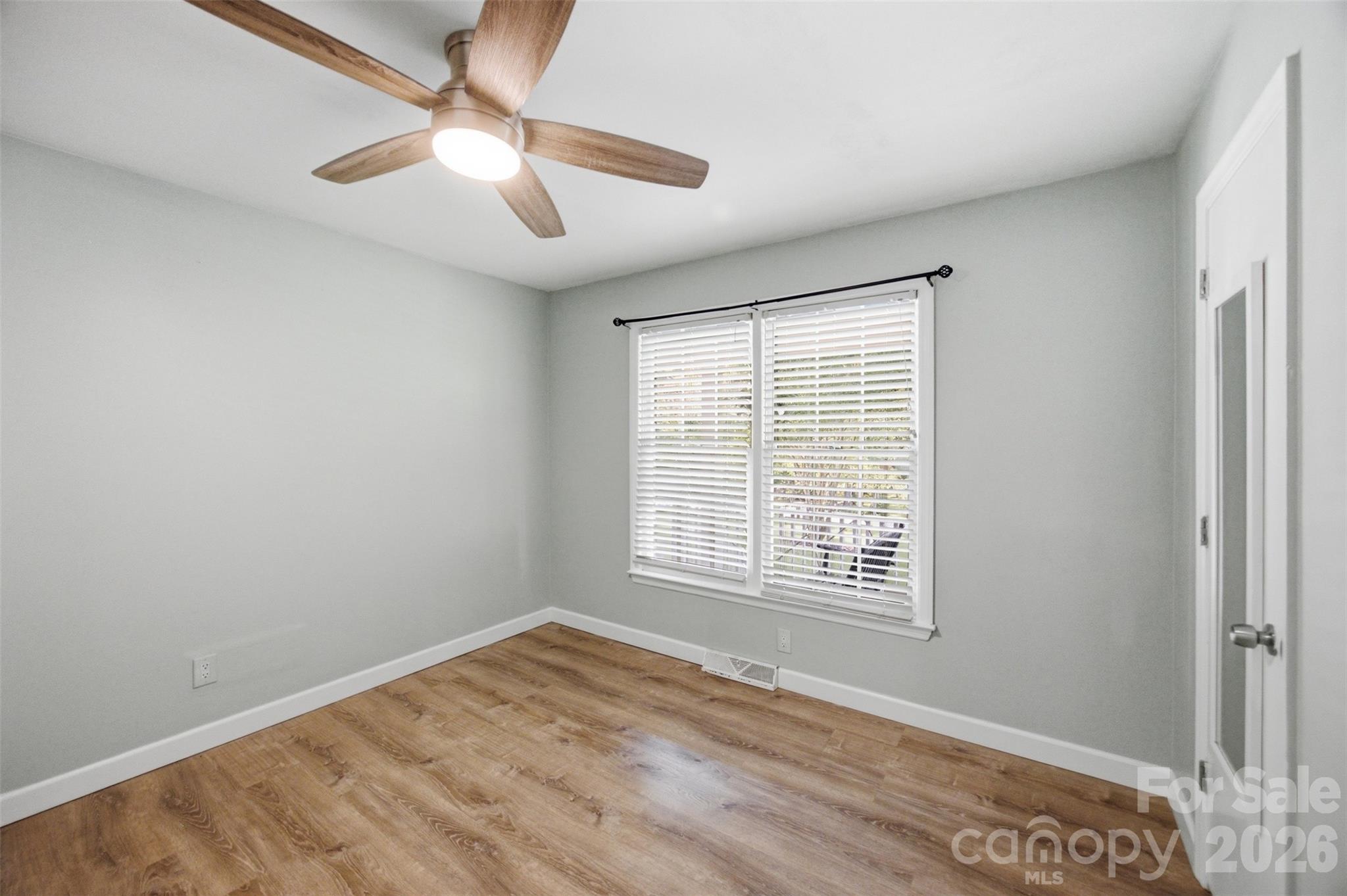 815 Lakeside Circle — Lancaster