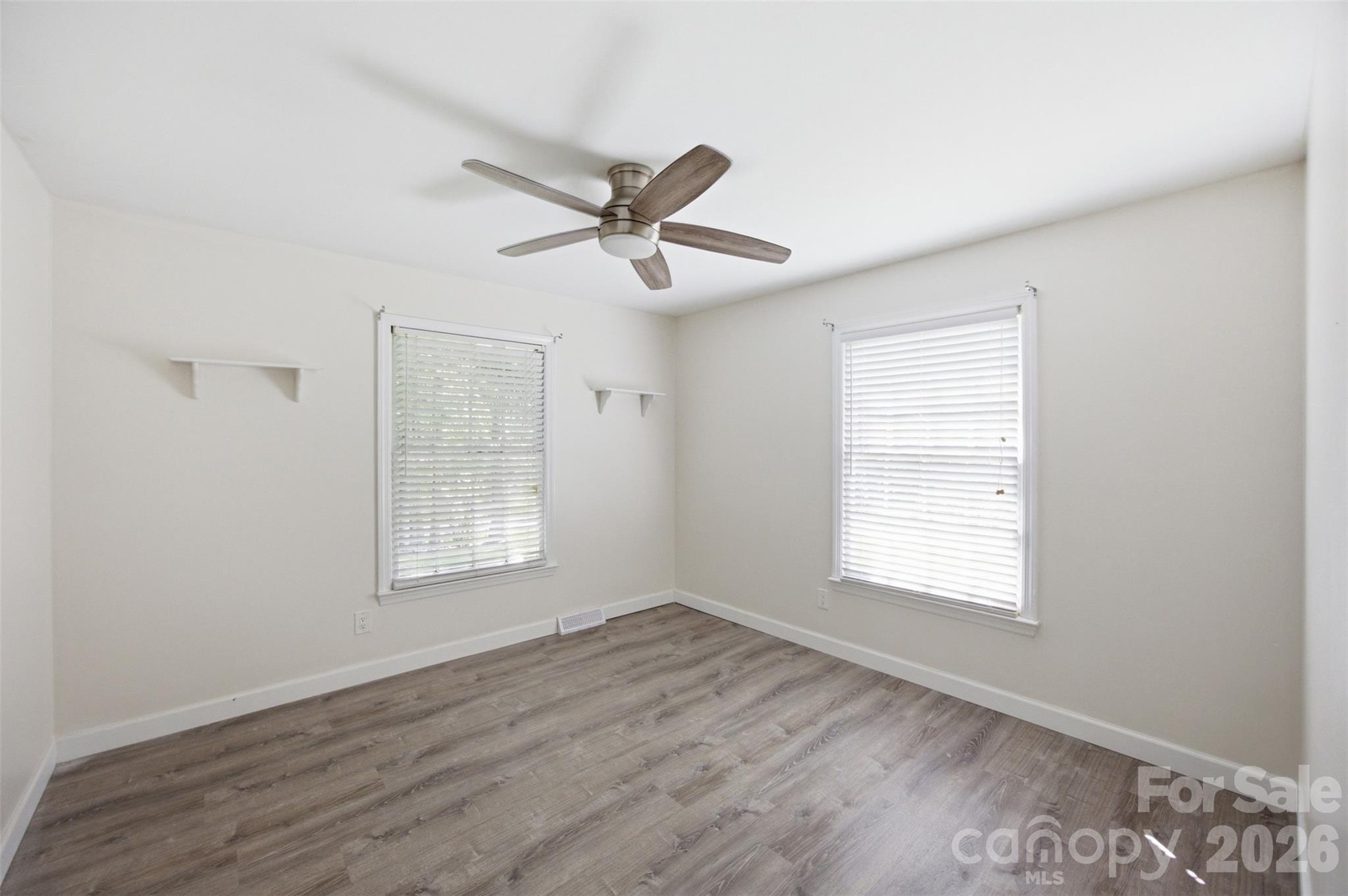 815 Lakeside Circle — Lancaster
