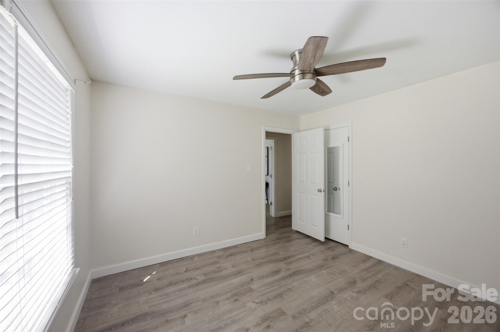 815 Lakeside Circle — Lancaster