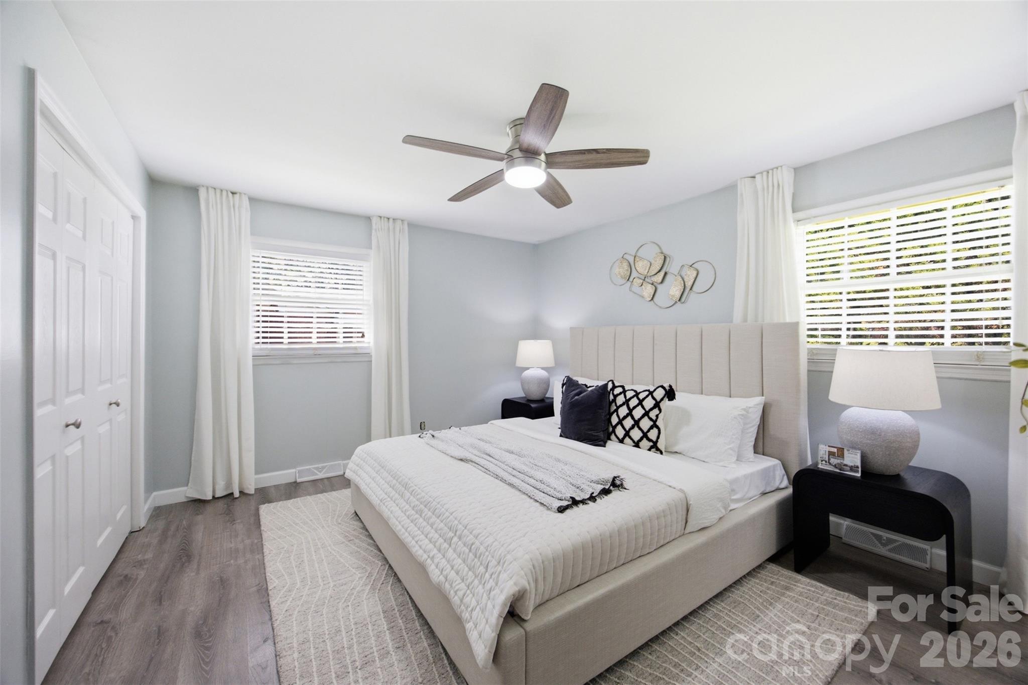 815 Lakeside Circle — Lancaster